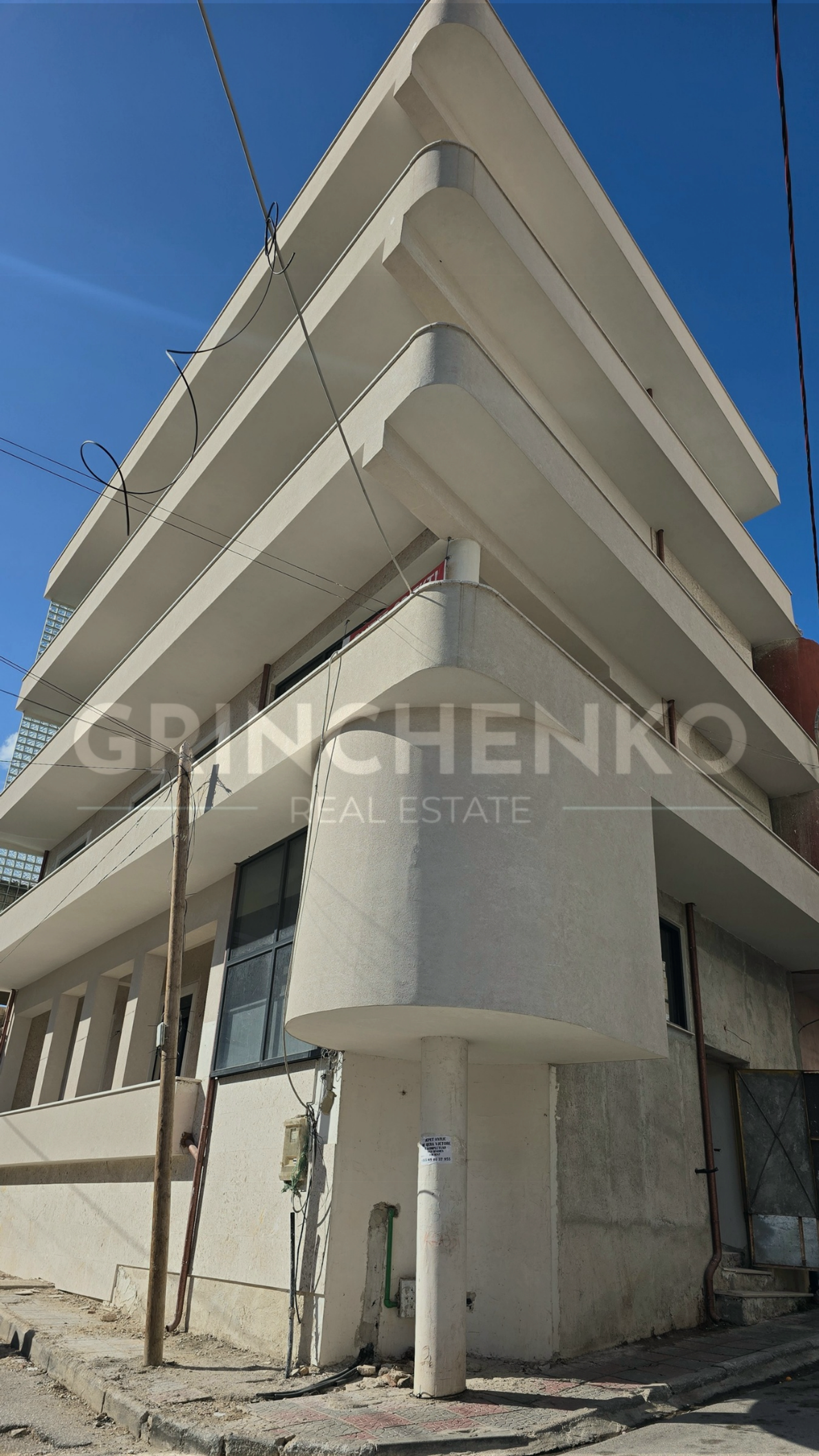 Ndërtesë e re me katër apartamente 2+1 — Sarandë, Qendra, Saranda