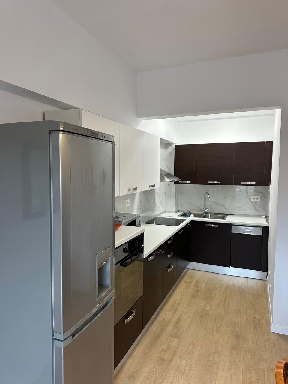 Shitet Apartament 3+1 | Tek Markata, Durrës