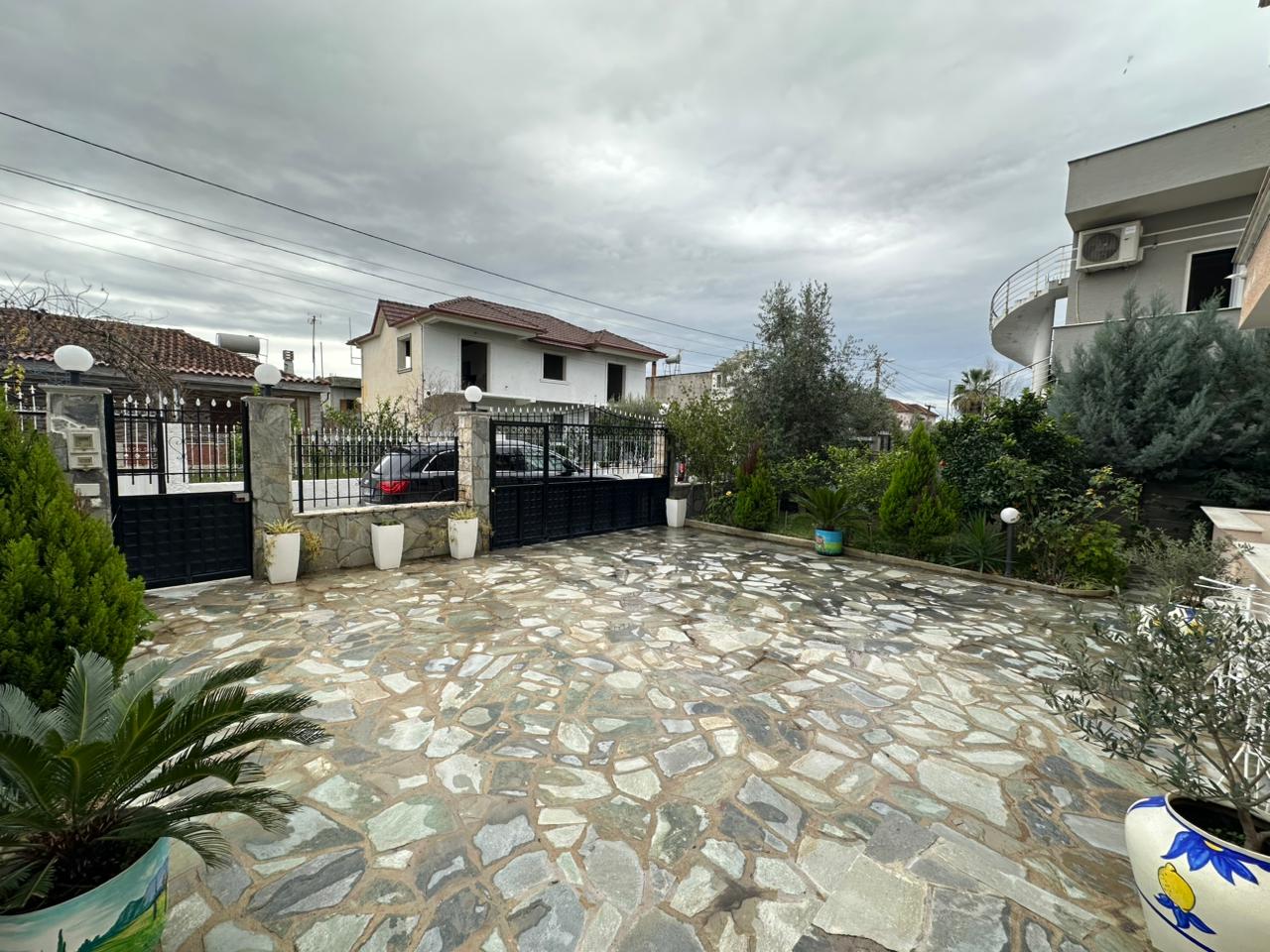 Shitet Vilë 3-Katëshe | Xhafzotaj, Durrës