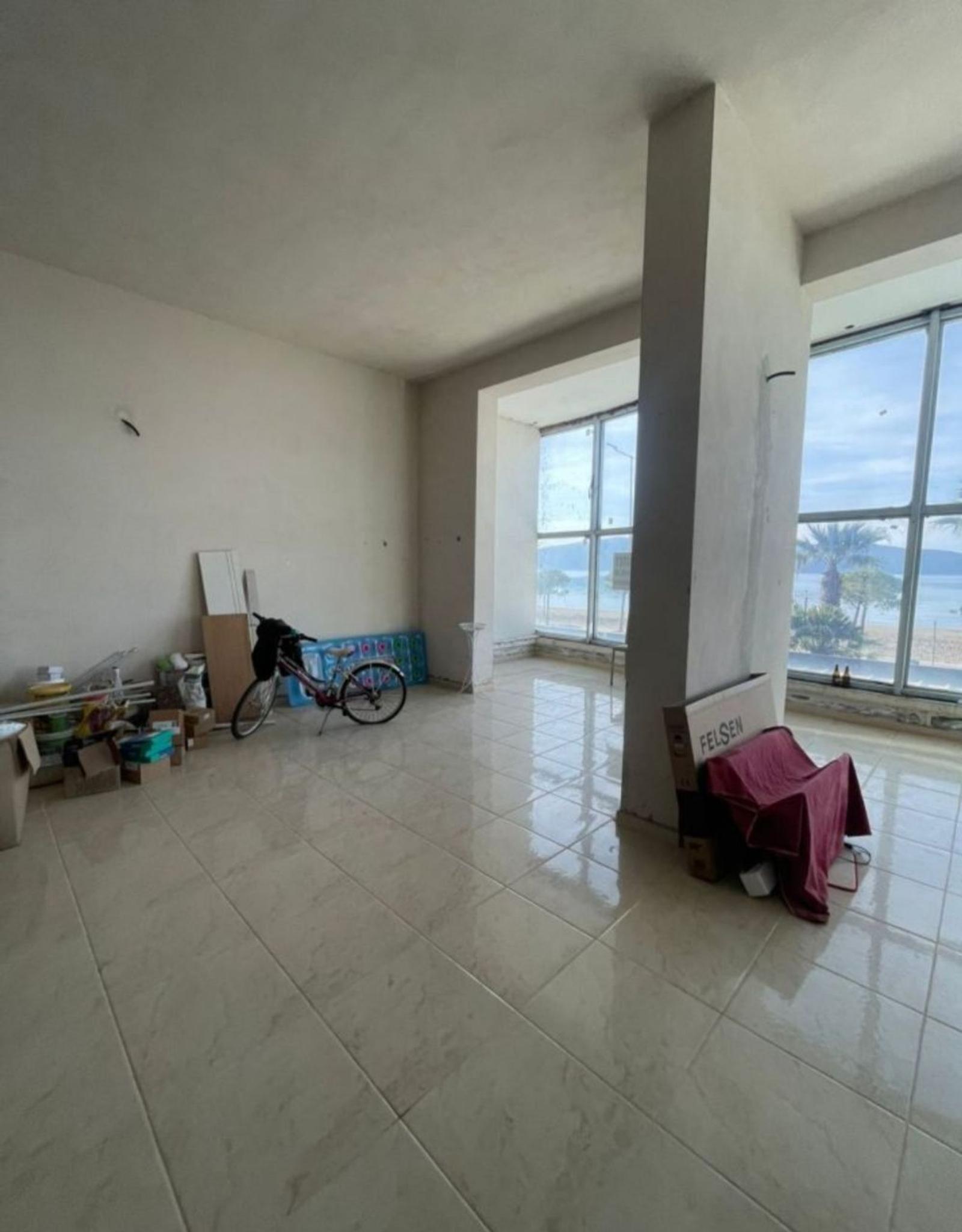 Приміщення з видом на море, Lungomare, Вльора, 90,7 м², Лунгомаре