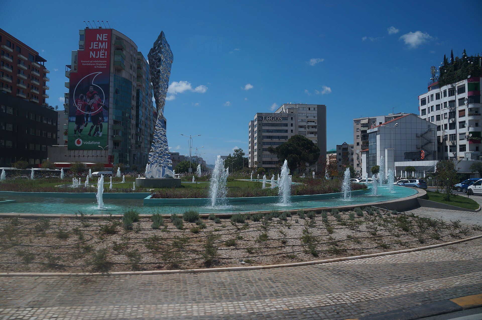 Fountains on the Zogu i Zi roundabout, Tirana — albinfo