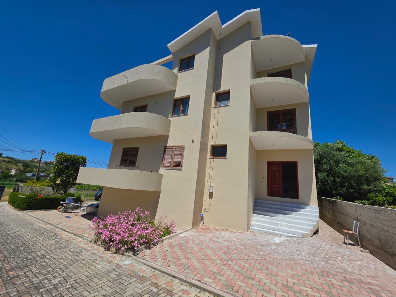 Villa, in vendita, Durazzo, 580 m², vista mare — foto 1 di 16