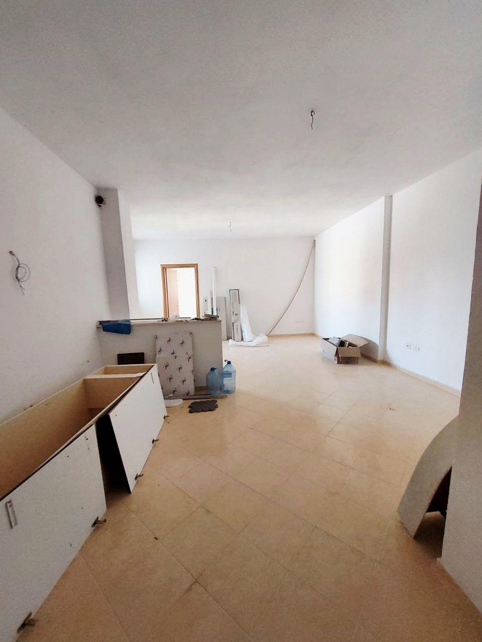 2+1 avec balcon, Shkëmbi i Kavajës, 115 m², Durrës