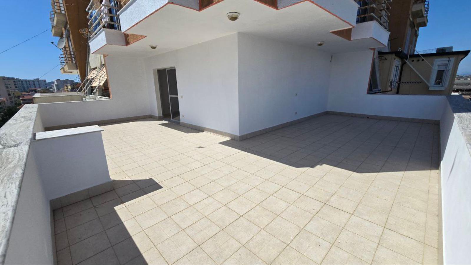 Apartament me tarracë të madhe dhe pamje deti, Plazhi, Durrësi