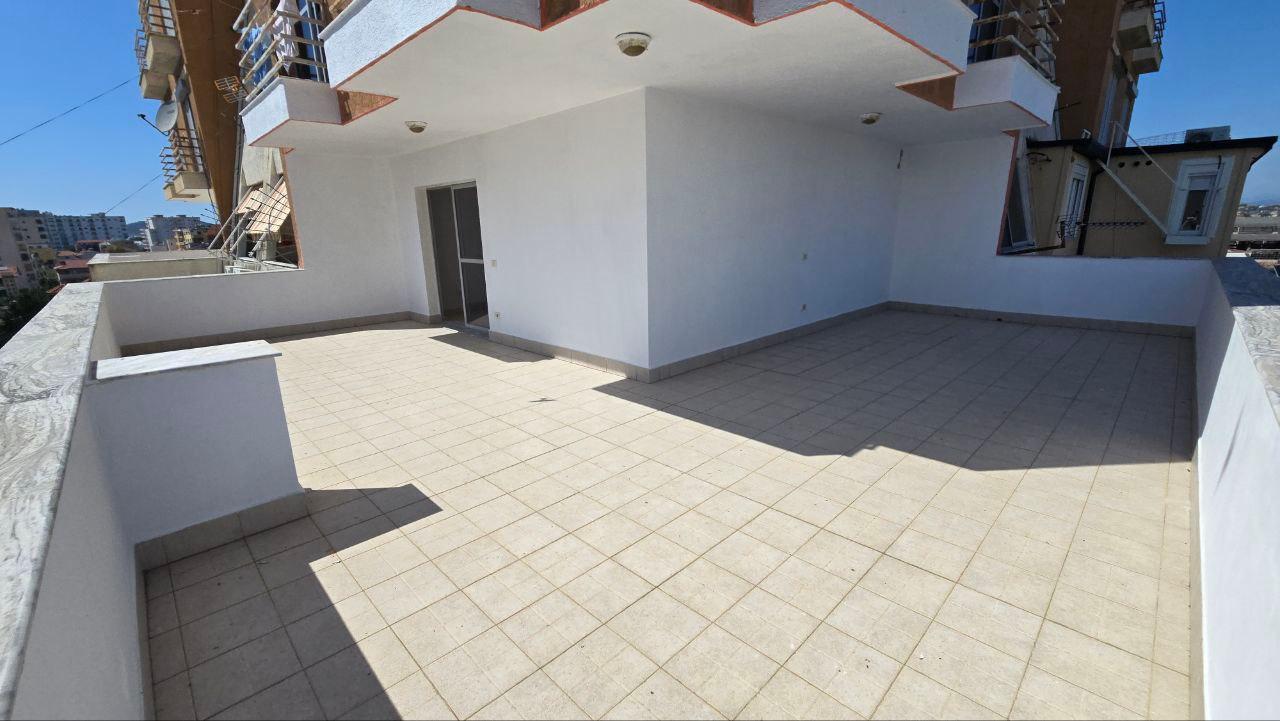Apartament me tarracë të madhe dhe pamje deti, Plazhi, Durrësi
