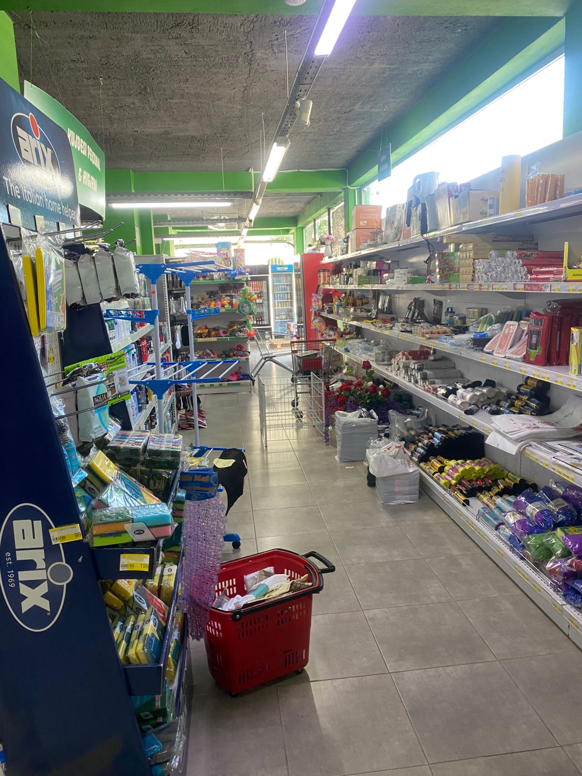 Działający supermarket, Kodra e Diellit, Tirana