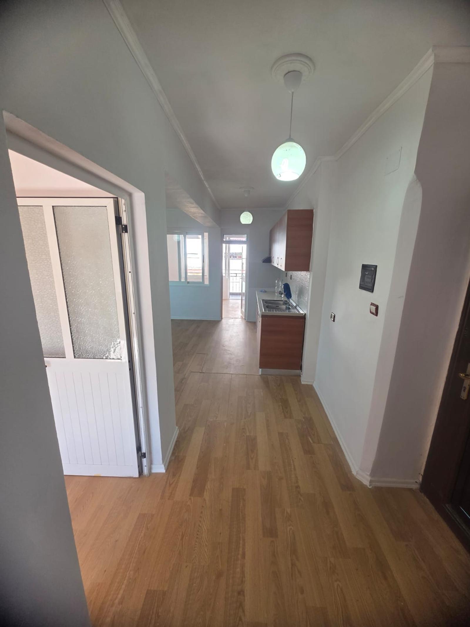 Apartament 2+1 me ballkon pranë spitalit, Durrës, Qendra, Durrësi