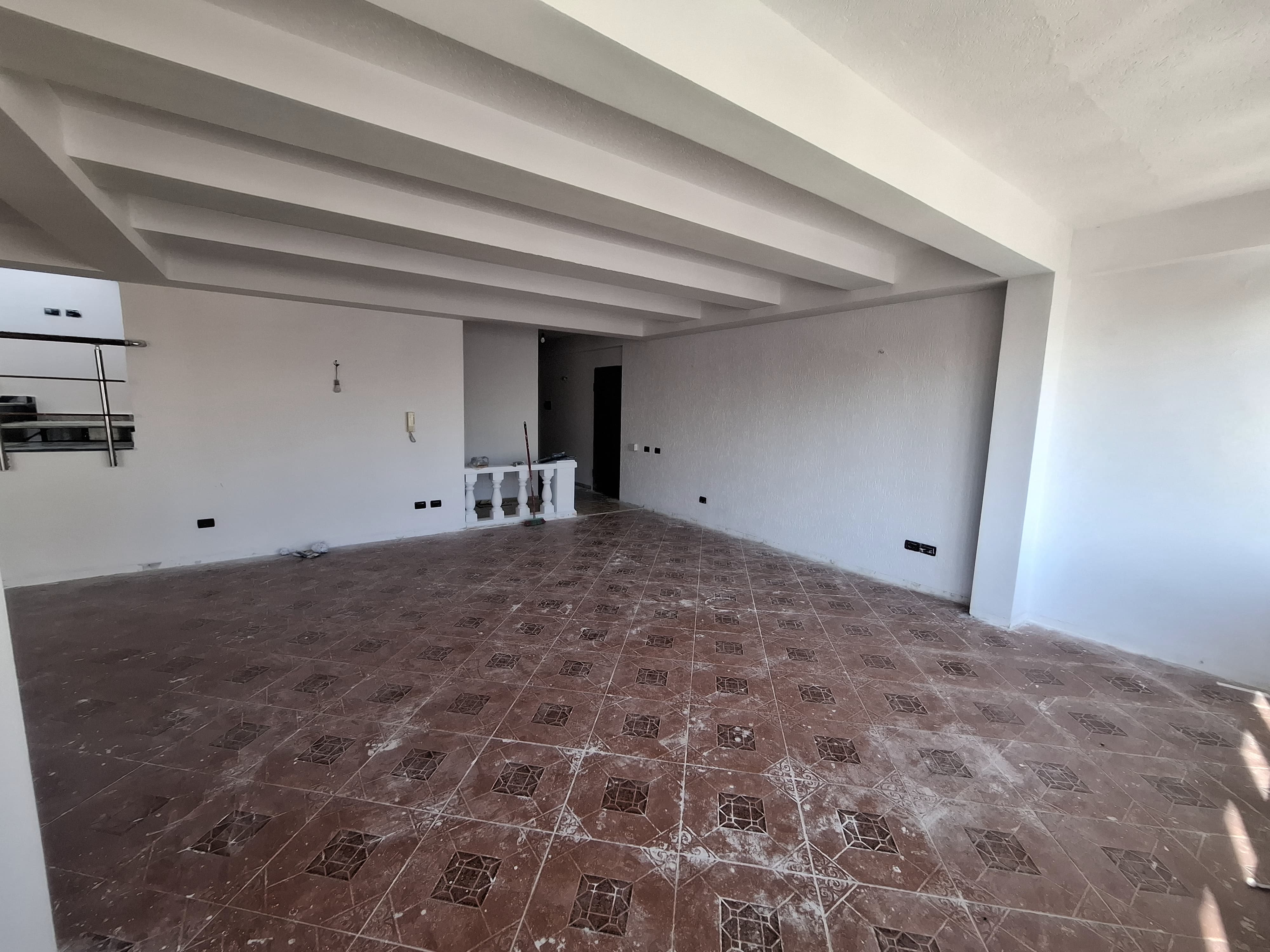 Shitet Apartament 4+1+3 | Pallati i Kulturës, Durrës
