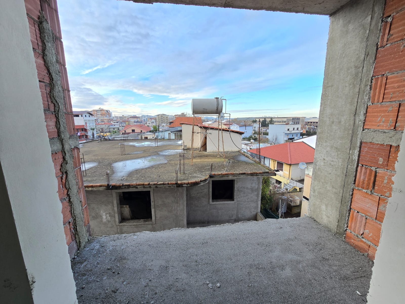 Shitet Apartament 2+1 në Fazë Ndërtimi | Rrota e Kuqe, Durrës