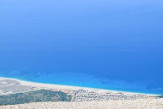 Palasa beach and the new resort seen from the Llogara Pass, Albania — Liridon