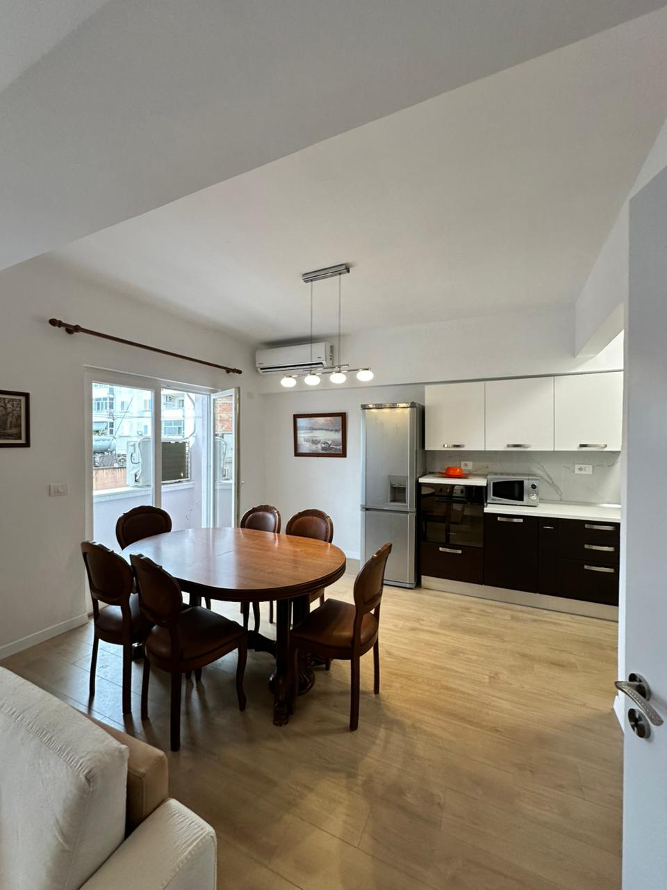 Shitet Apartament 3+1 | Tek Markata, Durrës