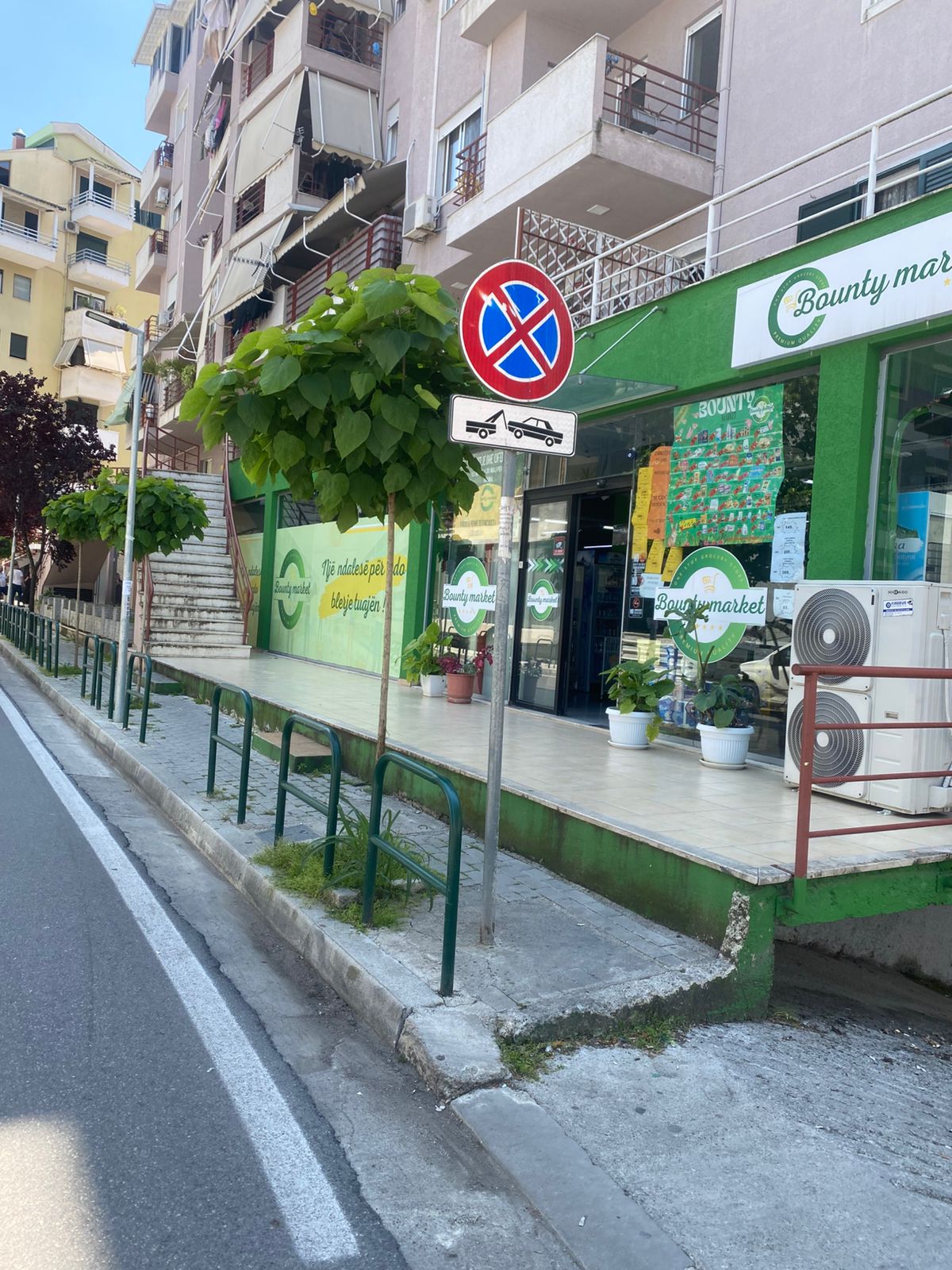 Działający supermarket, Kodra e Diellit, Tirana