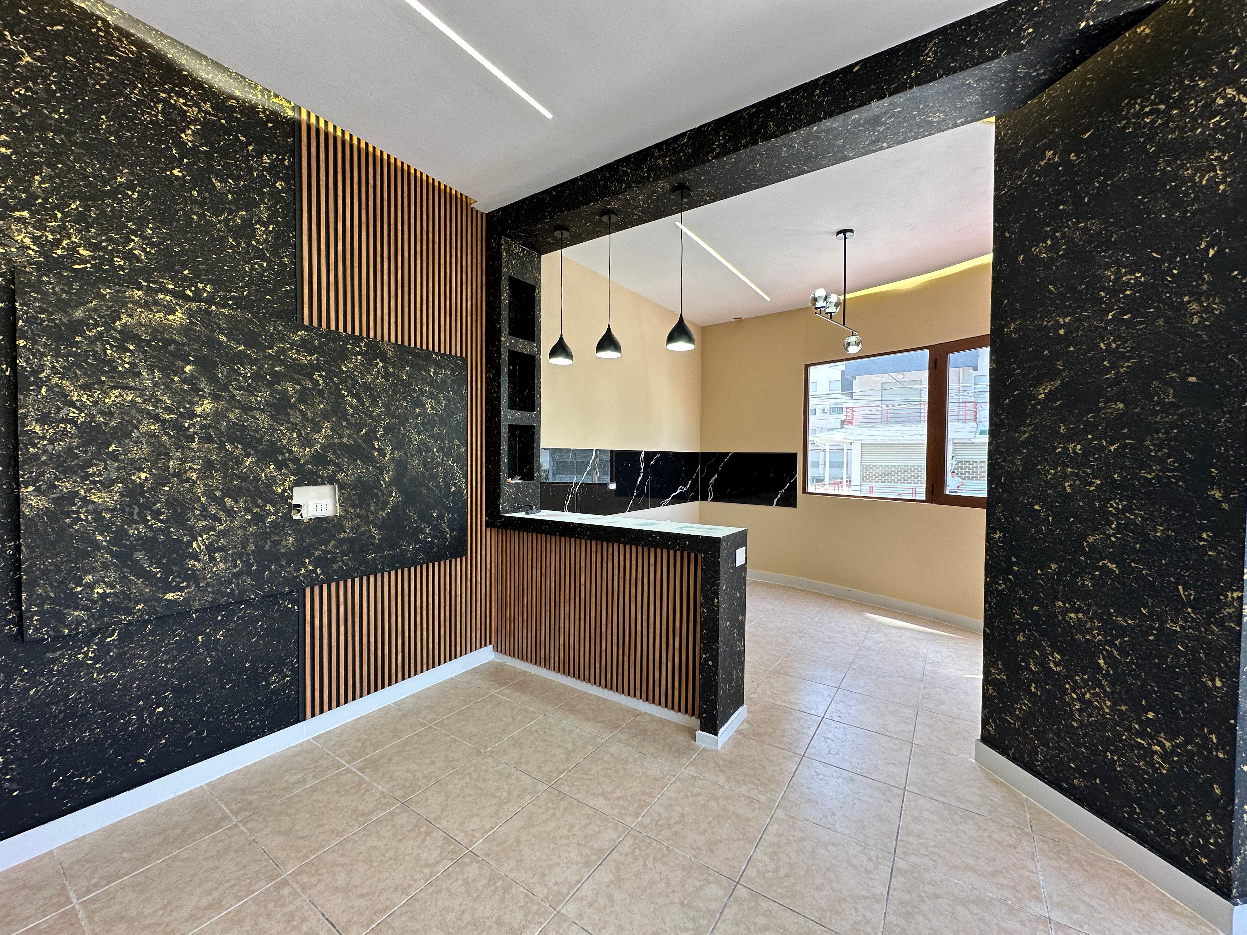 Shitet, Apartament 3+1, pranë Shkollës "Bajram Curri" Plazh.