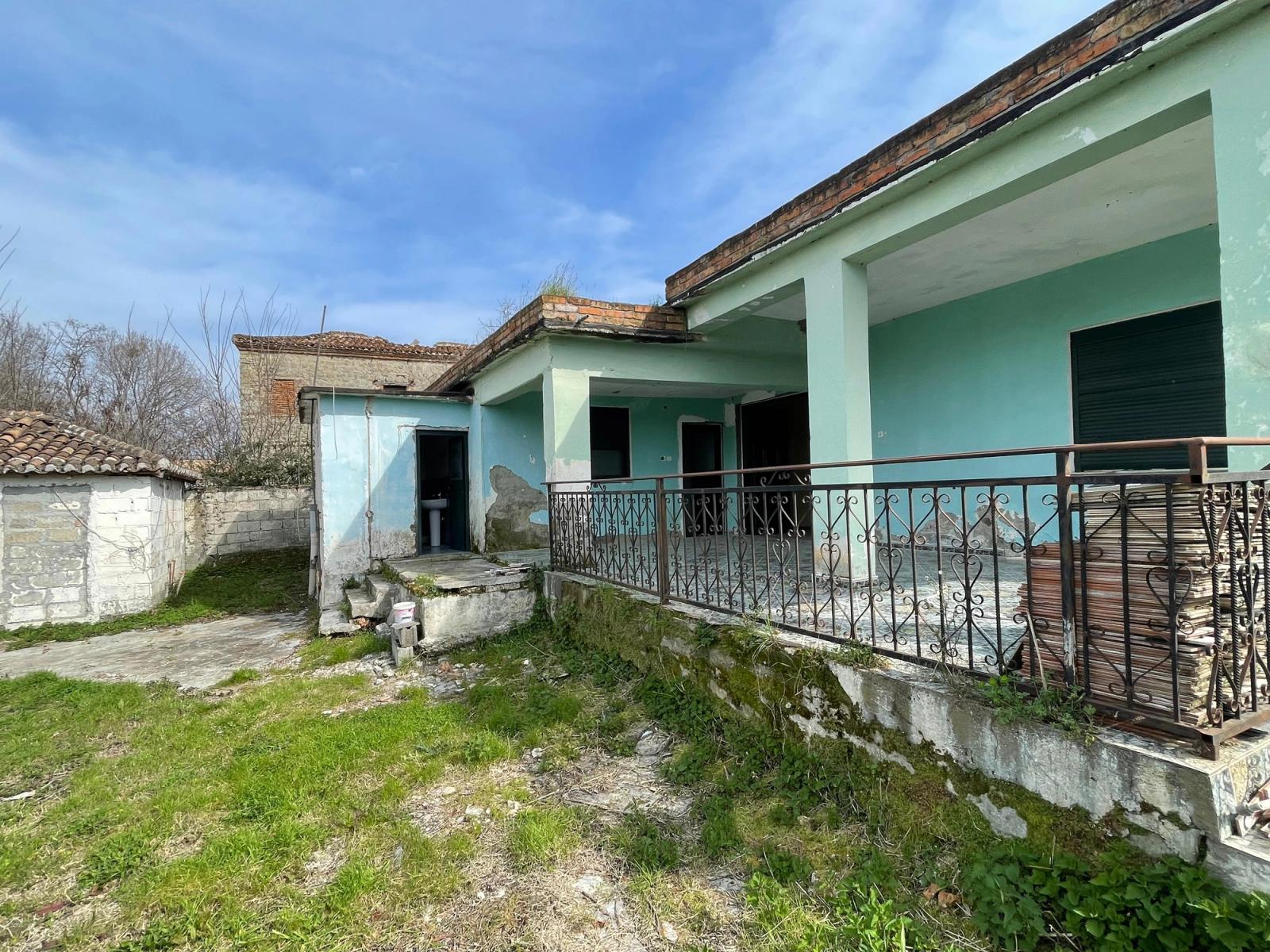 Casa 3+1 di 100 m² con terreno di 400 m², Vorrozen, Kavajë, Durazzo