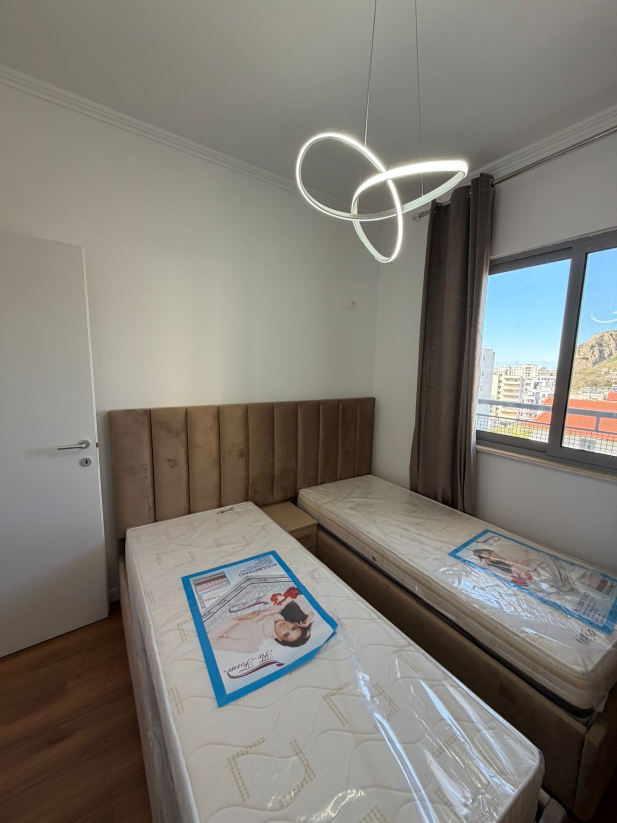 Shitet Apartament 2+1 me Pamje Deti | Shkëmbi i Kavajës, Durrës