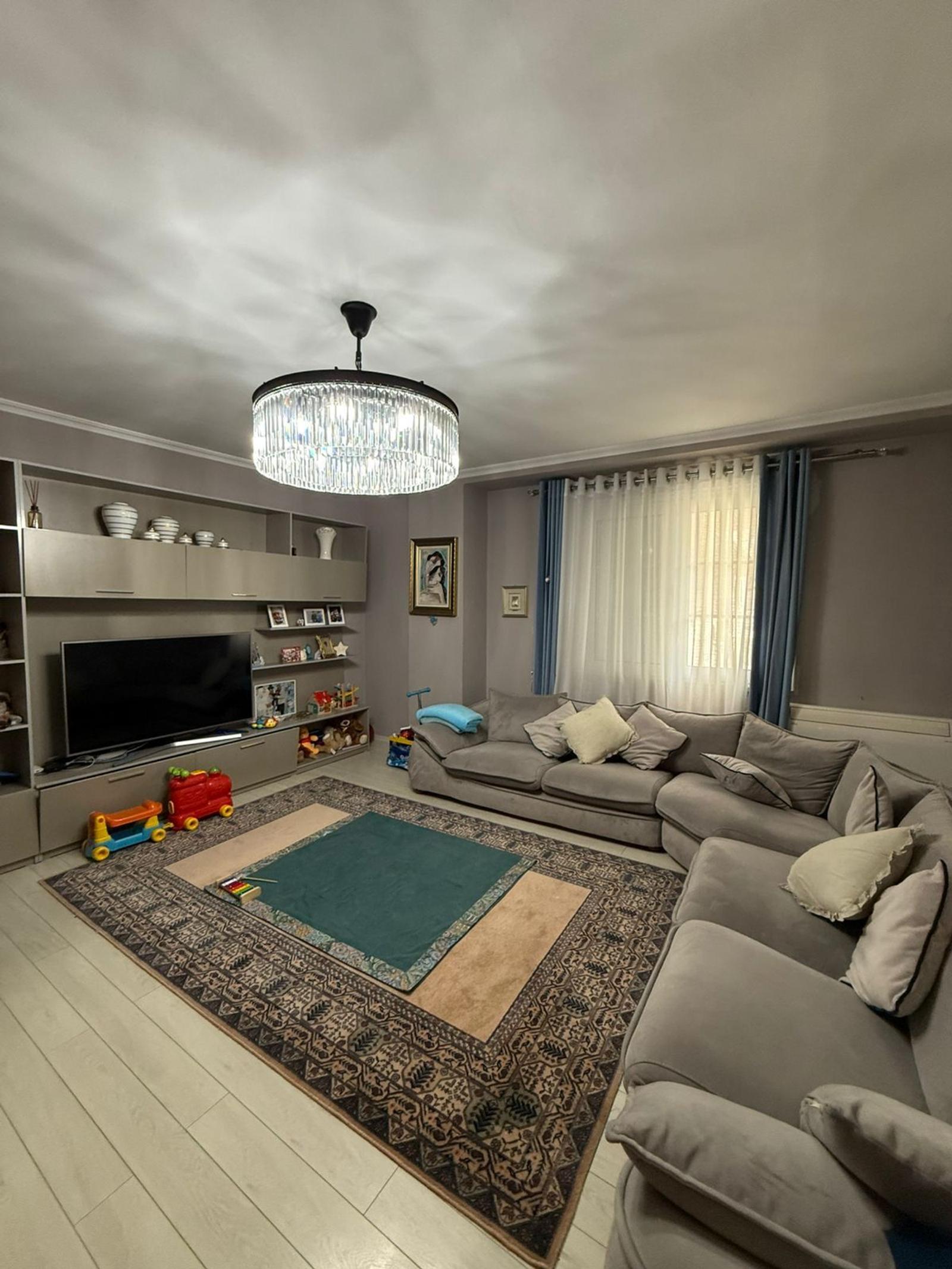 Wohnung 5+1 zum Kauf in Stadtzentrum, Durrës, 220 m² — Foto 1 von 17
