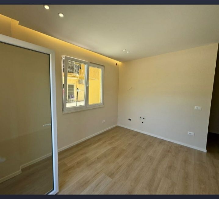 Shitet Apartament 1+1 me Verandë | Koloseu, Shkëmbi i Kavajës, Durrës