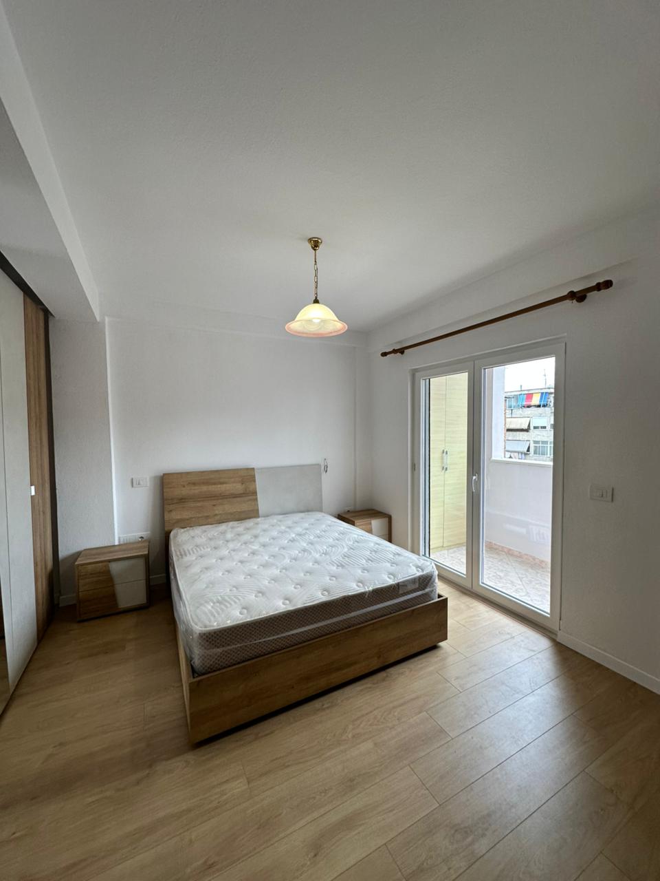 Shitet Apartament 3+1 | Tek Markata, Durrës