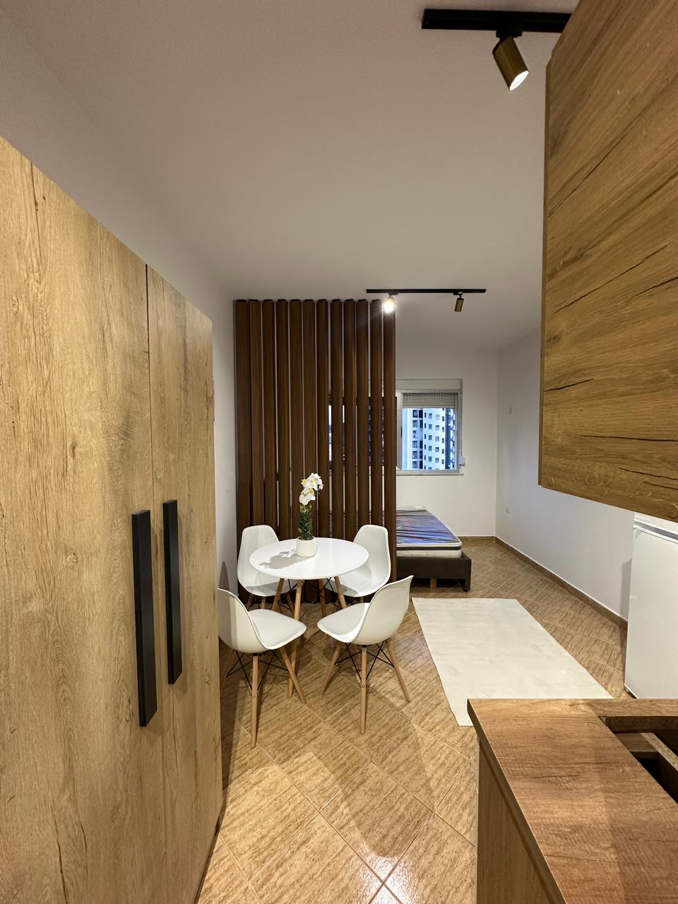 South-facing studio with lift, Shkëmbi i Kavajës