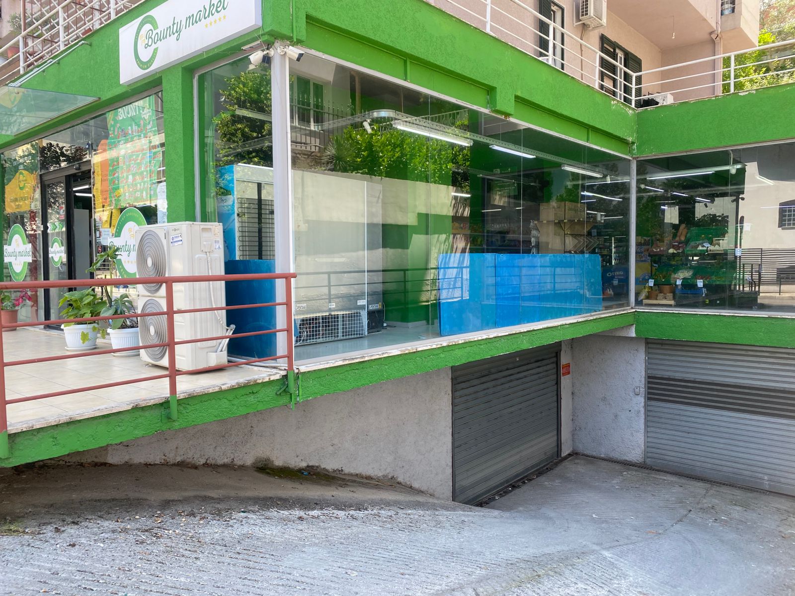 Działający supermarket, Kodra e Diellit, Tirana