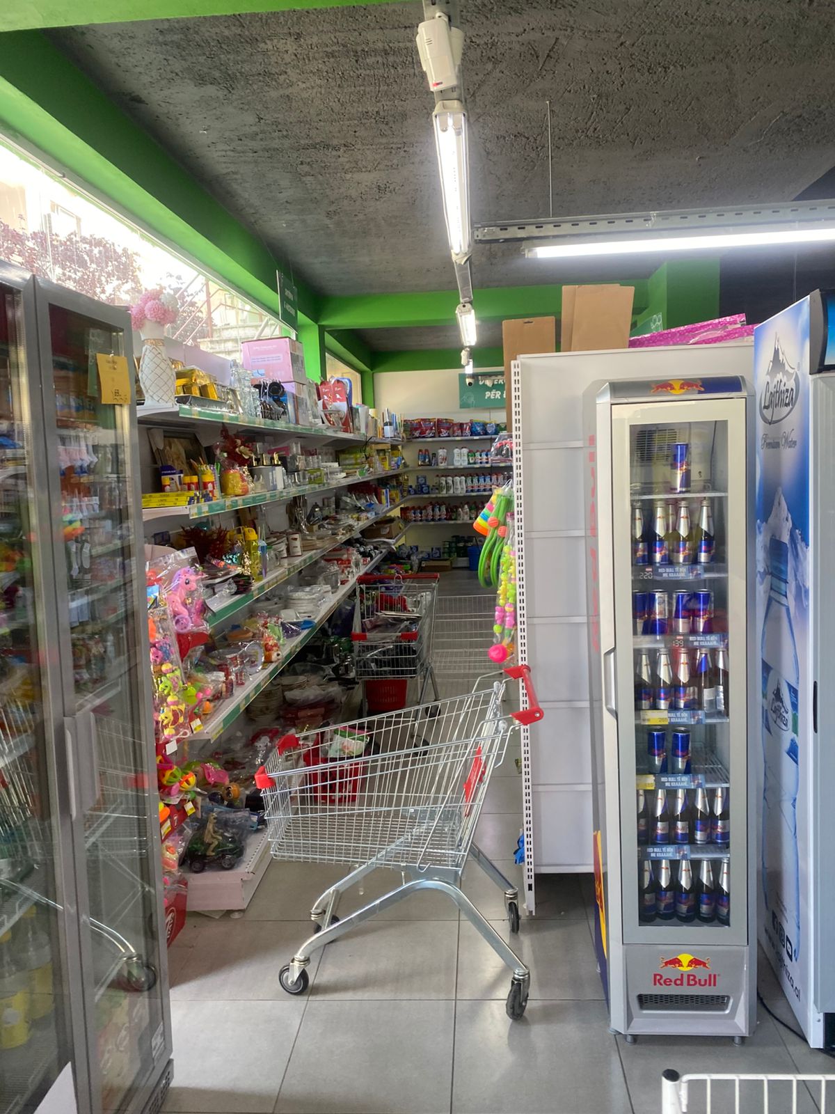 Działający supermarket, Kodra e Diellit, Tirana