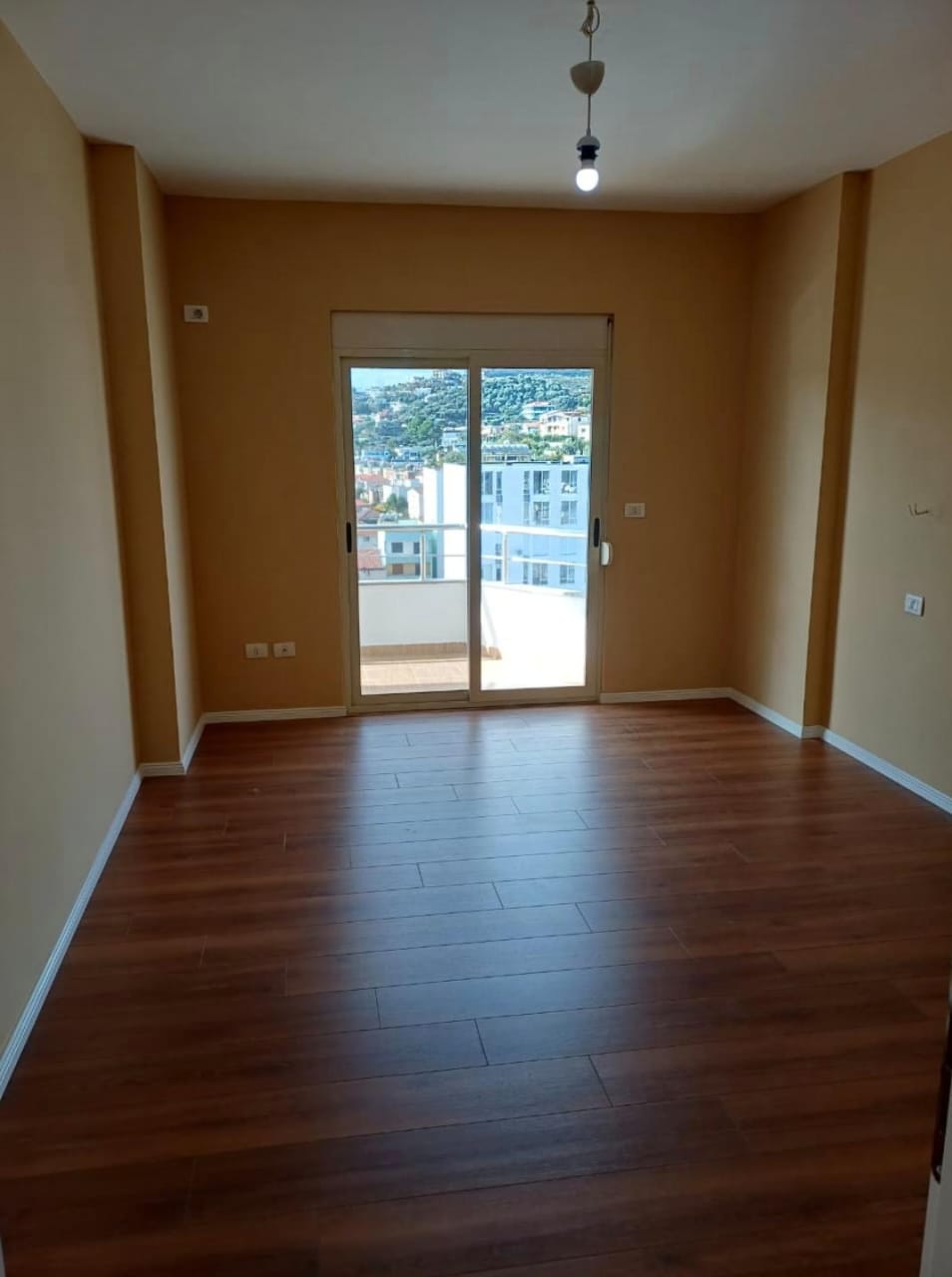 Shitet Apartament 2+1 + 3 Ballkone | Drejtoria e Policisë, Durrës