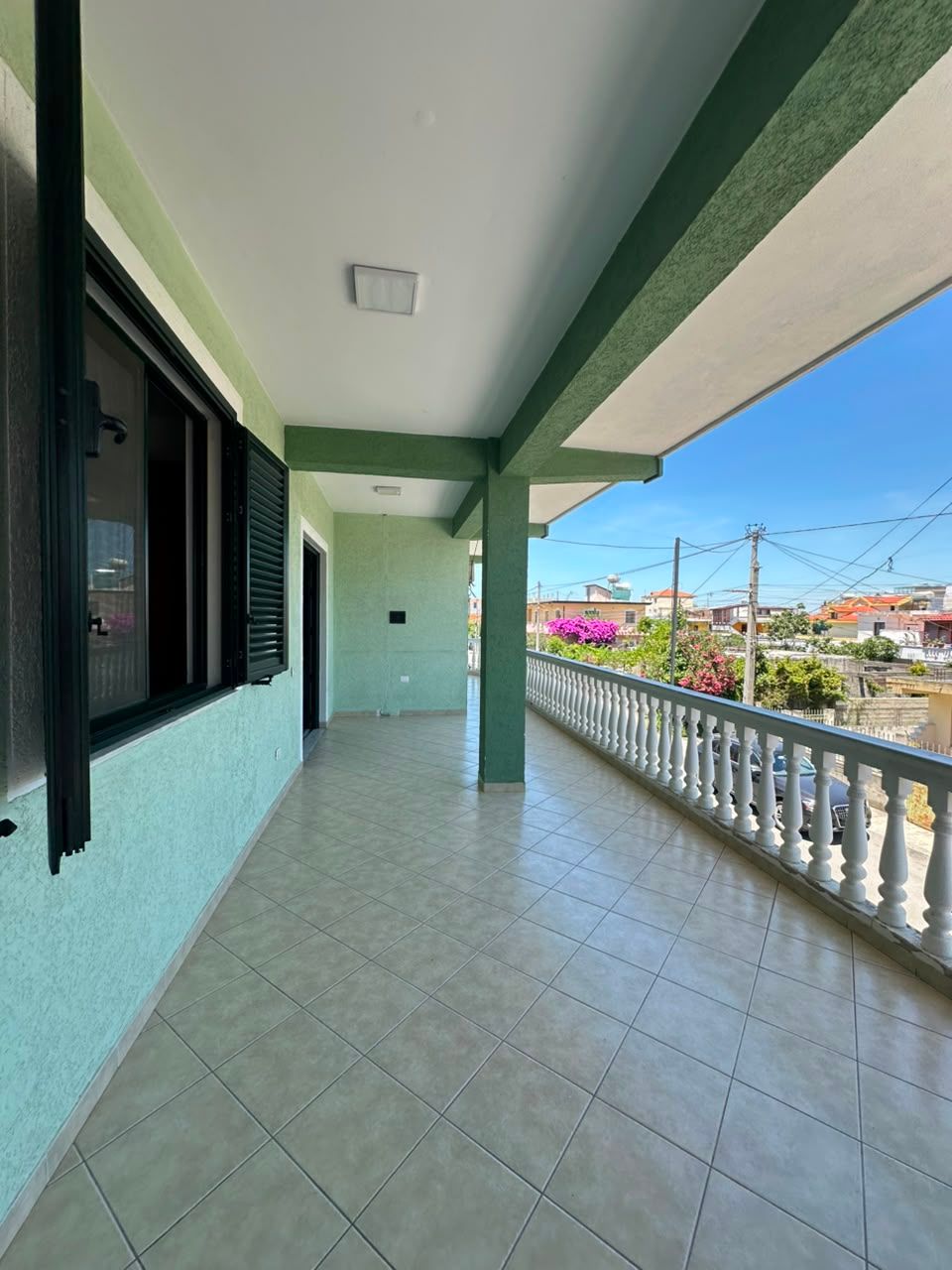 Shitet Vilë Private 3-Katëshe | Pranë Kryqit të Kuq, Durrës