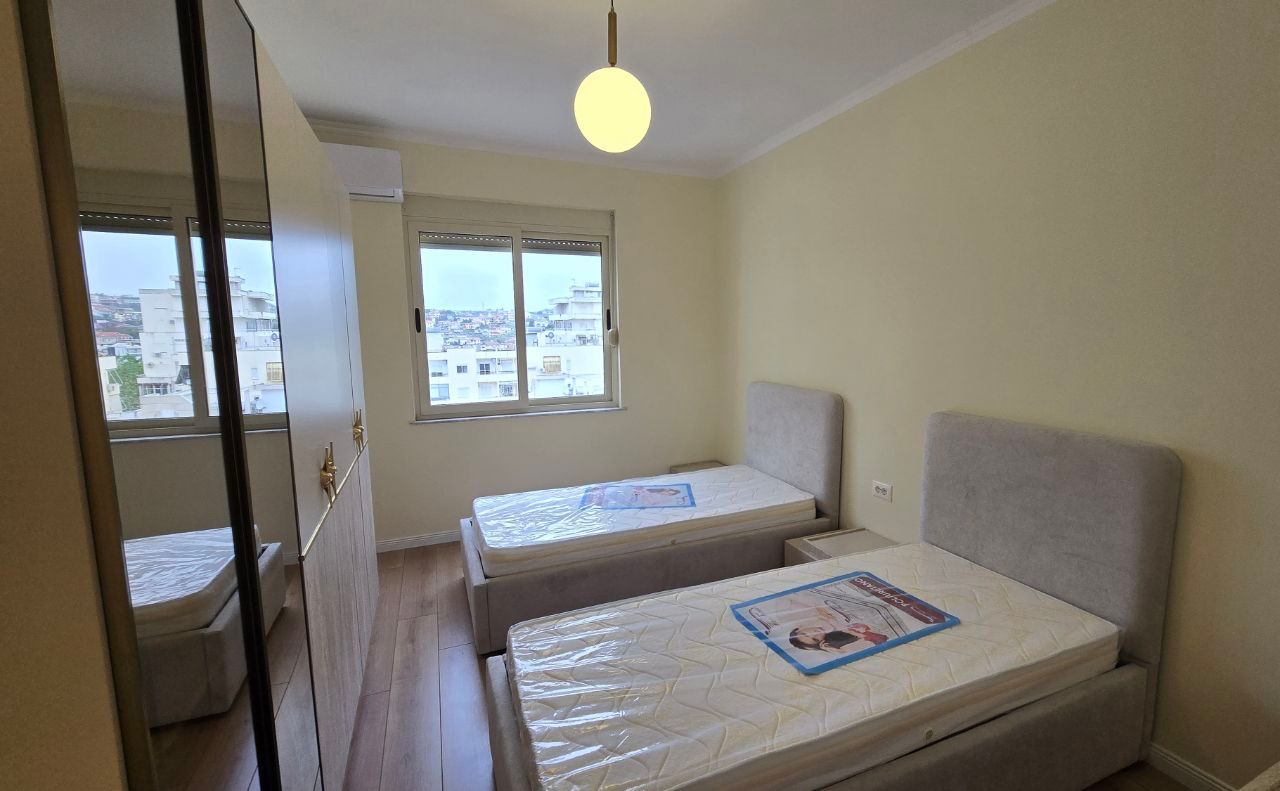 Apartament 2+1 pranë detit me rinovim të ri, lagjja Plazh