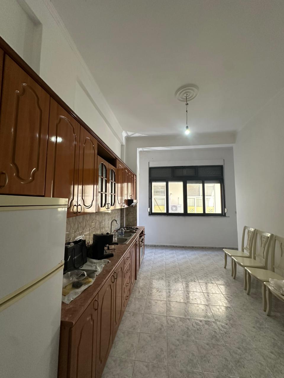 Shitet Apartament 2+1 | Muzeumi, Durrës