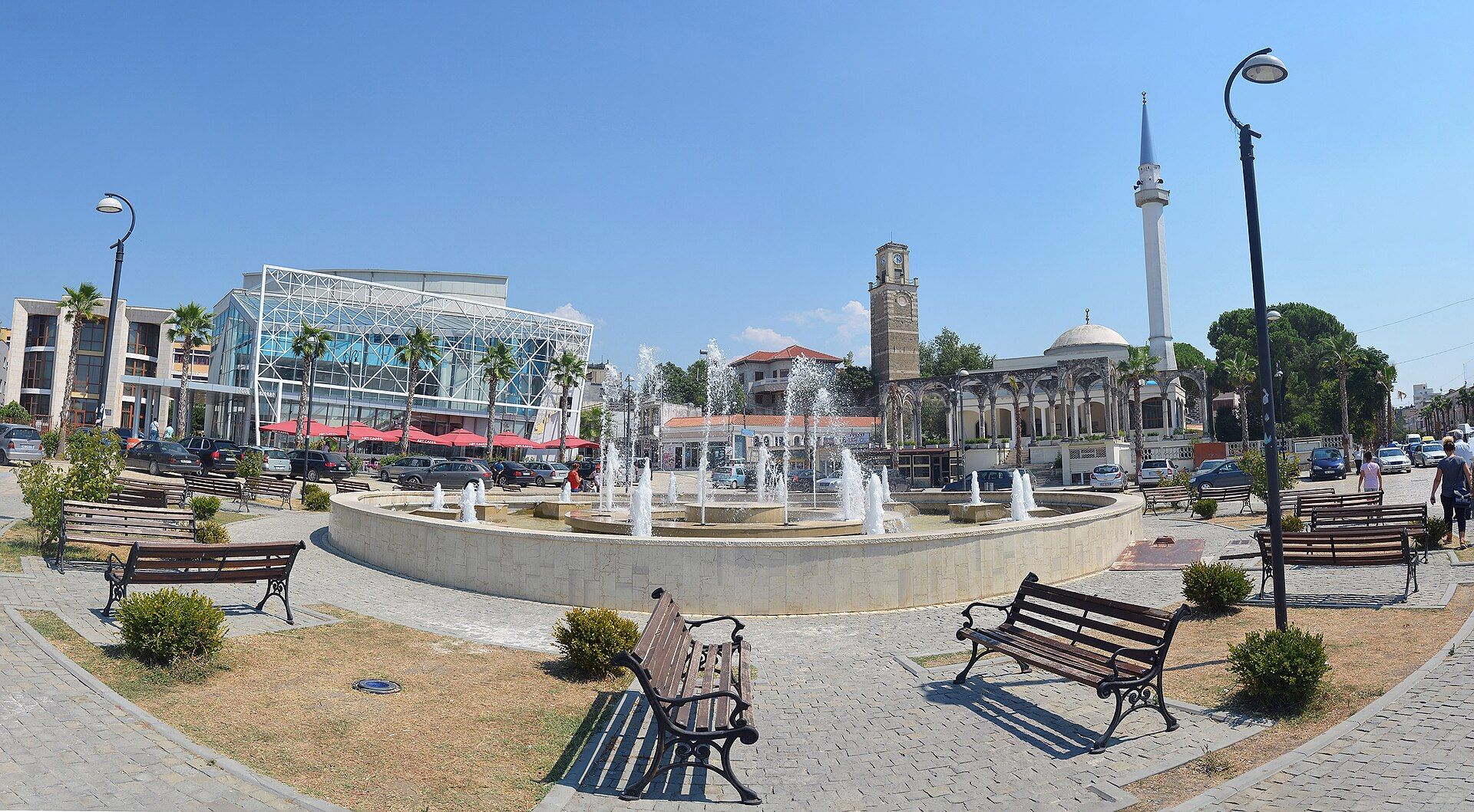 Democracy Square in Kavajë with the fountain, the clock tower and the Kubelie Mosque — Pasztilla aka Attila Terbócs