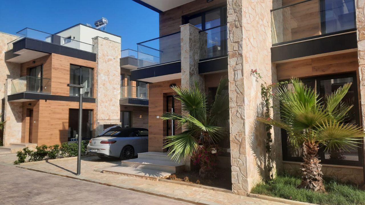 Reihenhaus 2+1 mit Terrasse, Golem, 150 m² + 60 m² Terrasse, Durrës