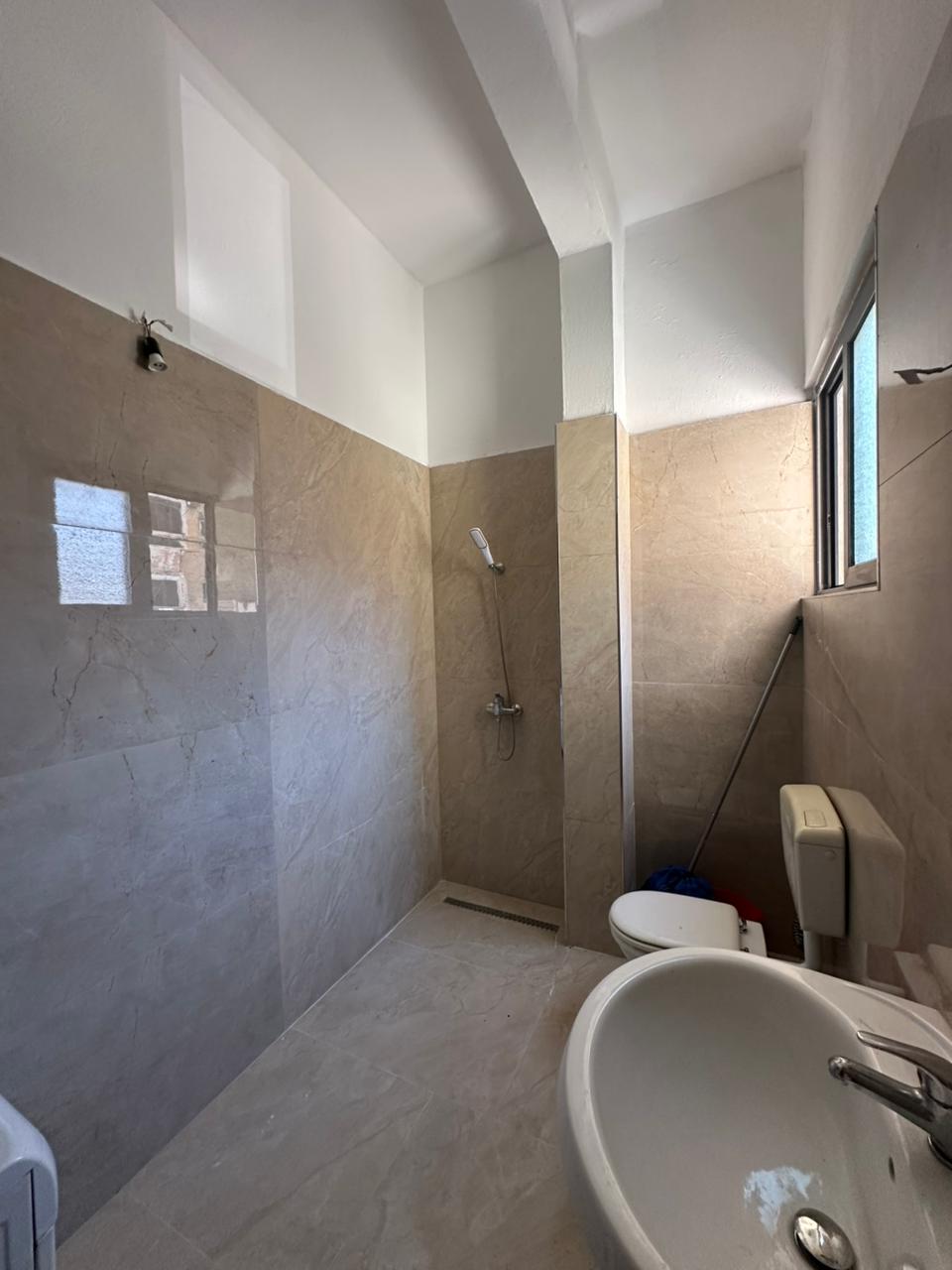 Shitet Apartament 2+1 | Muzeumi, Durrës