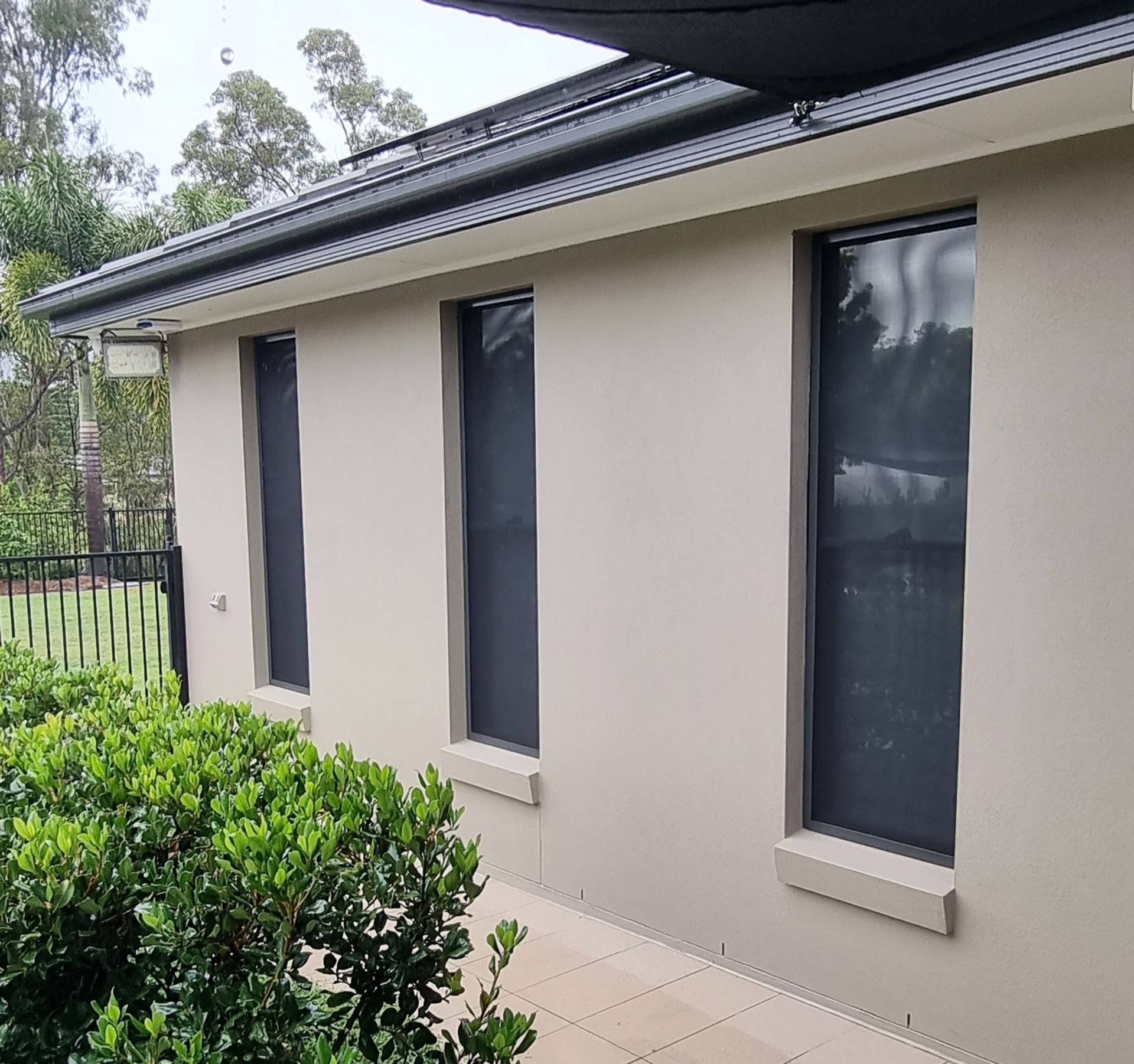 Insect window screen installation on Gold Coast home
