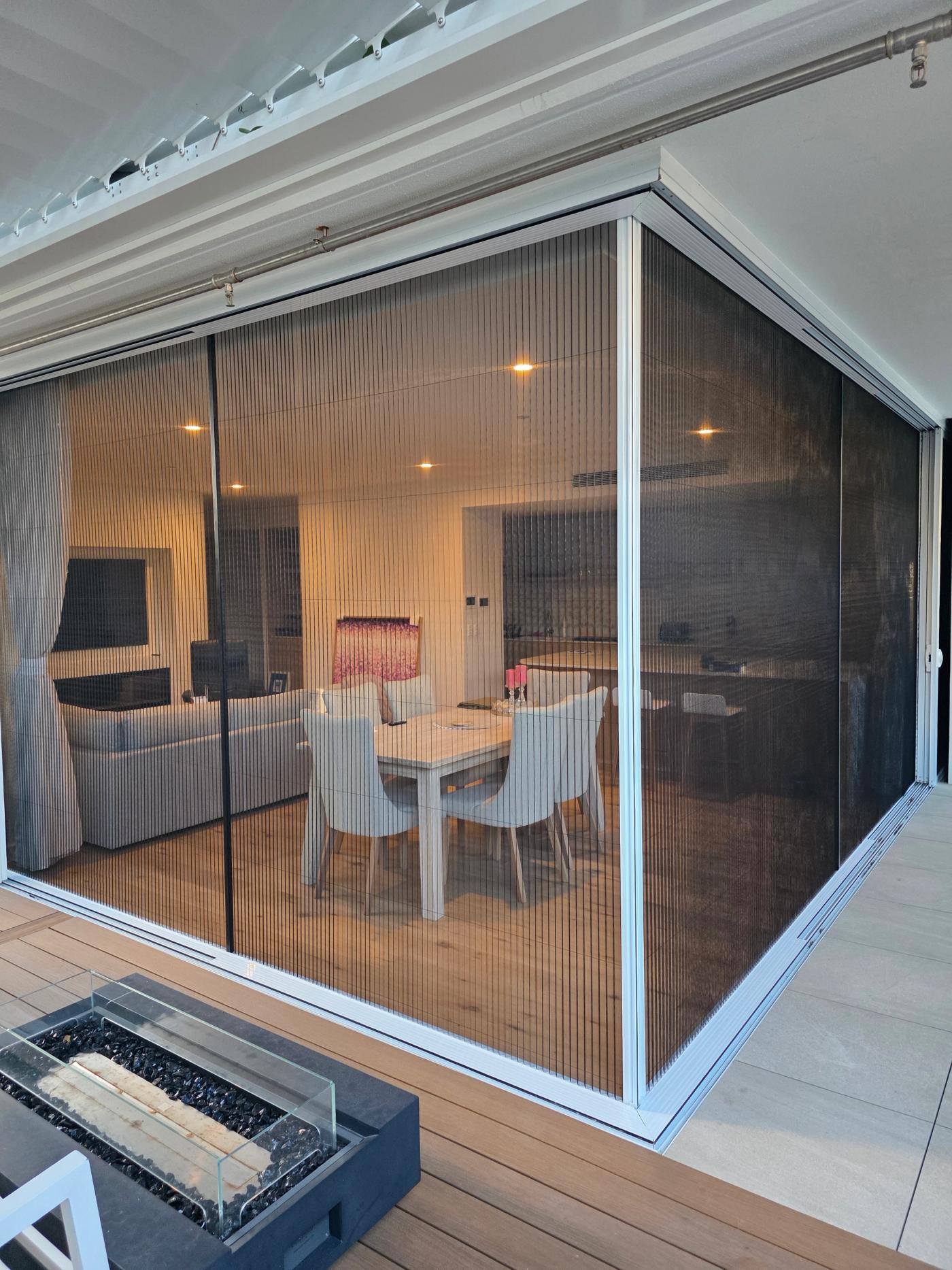 Pleated retractable screen on a cavity stacker door