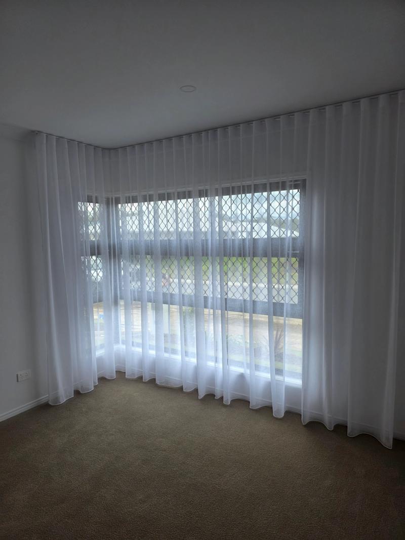 Curtain fabric installation Sheer wave fold on curved track