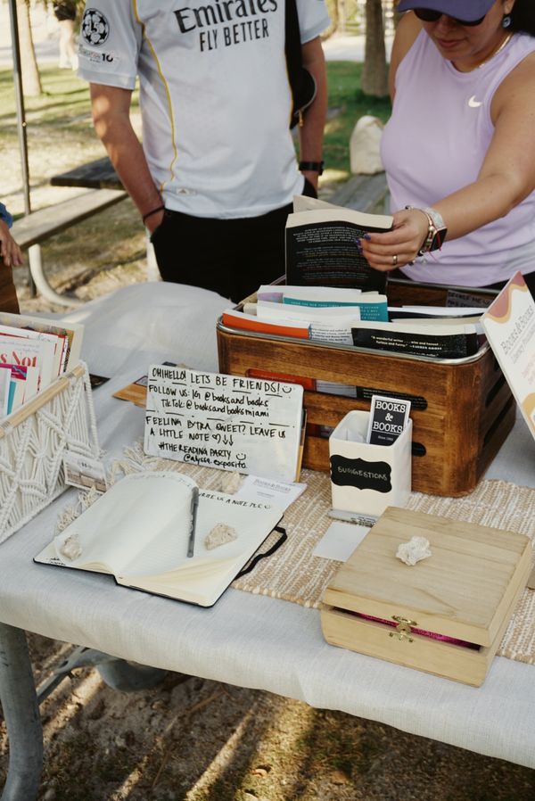 Love is in the Trail / El Amor esta en la Ruta