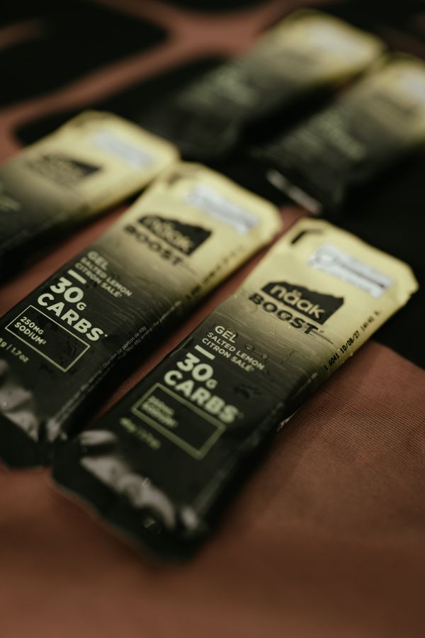 Näak energy bars and waffles displayed at the aid station.