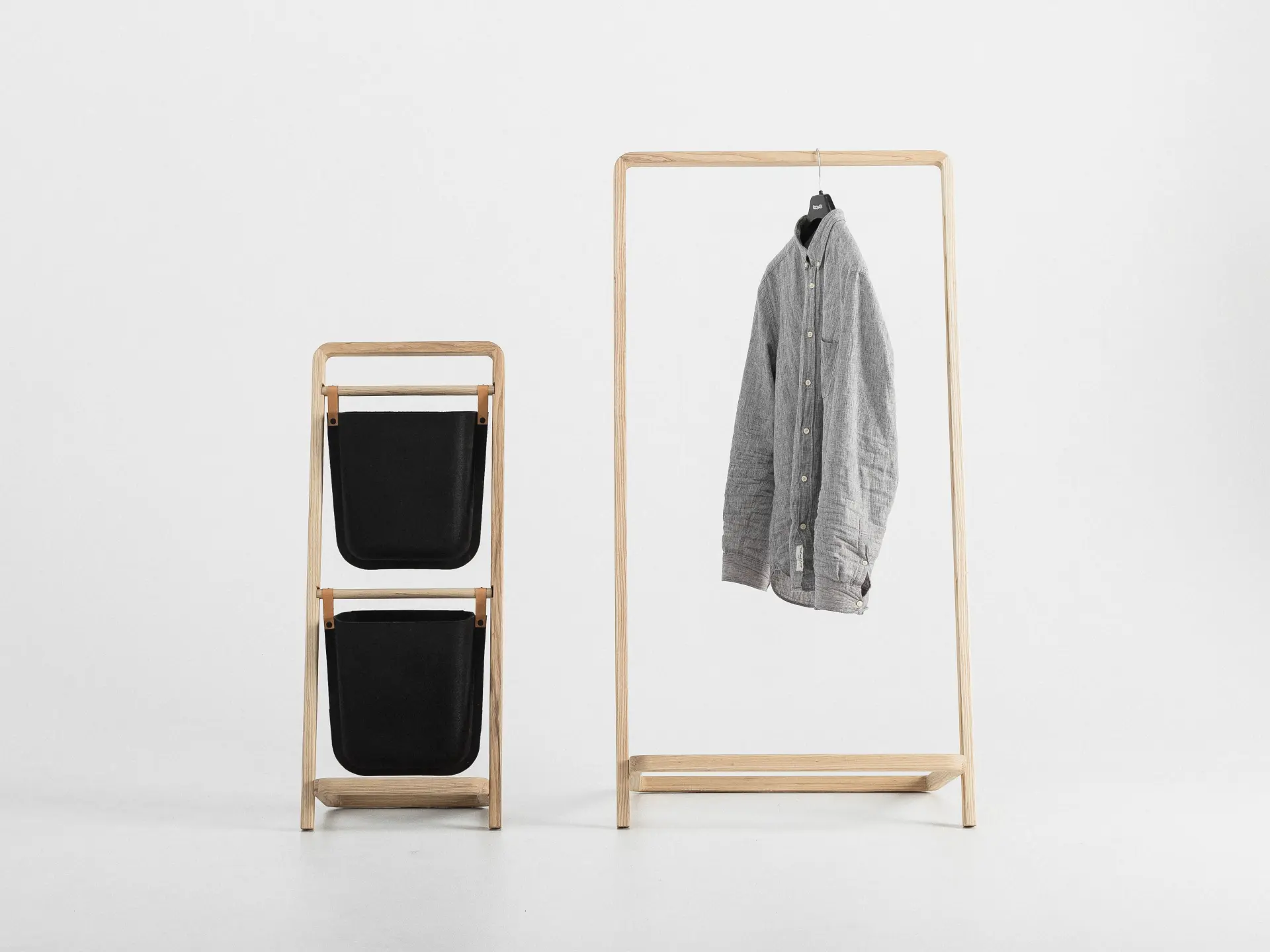 Iso Taneli Clothing rack