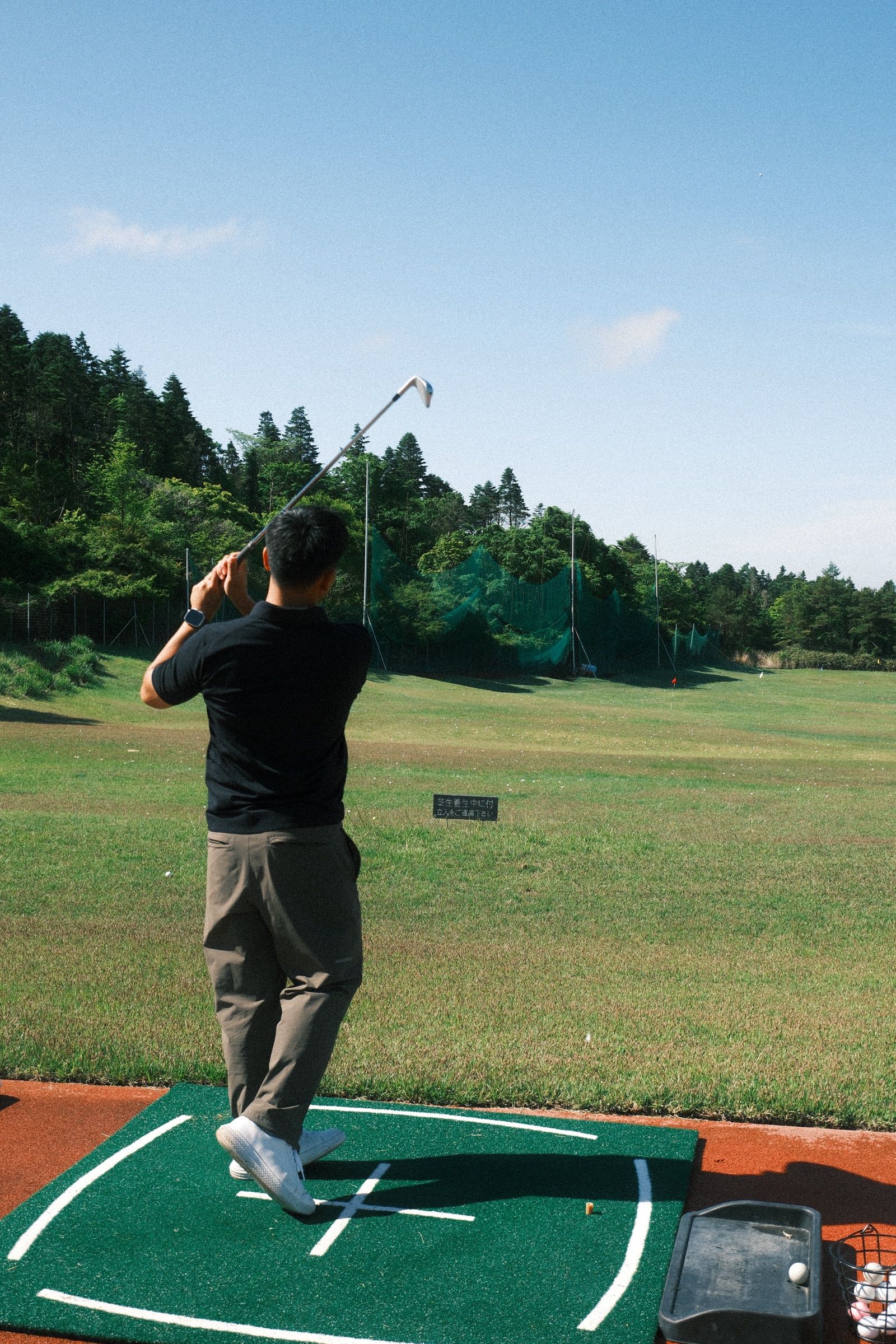Warming up before the round