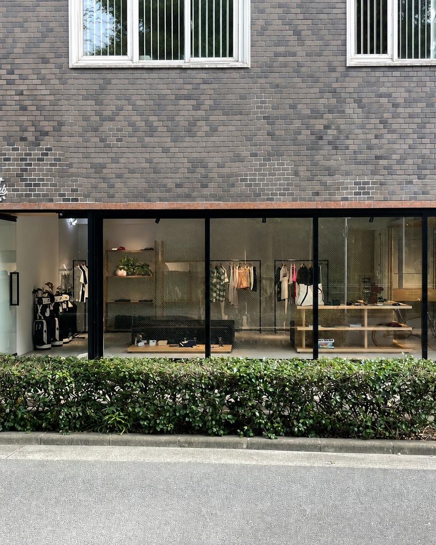 CLUBHAUS storefront — the glass-fronted golf select shop by Utsubo Park in Nishi-ku, Osaka