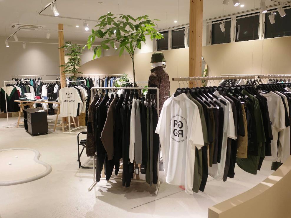 Inside RUFFLOG Kanazawa — golf apparel on racks with an indoor putting mat
