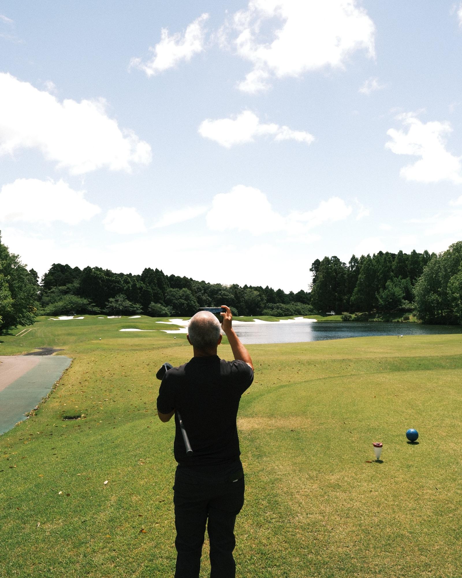 Warming up before the round