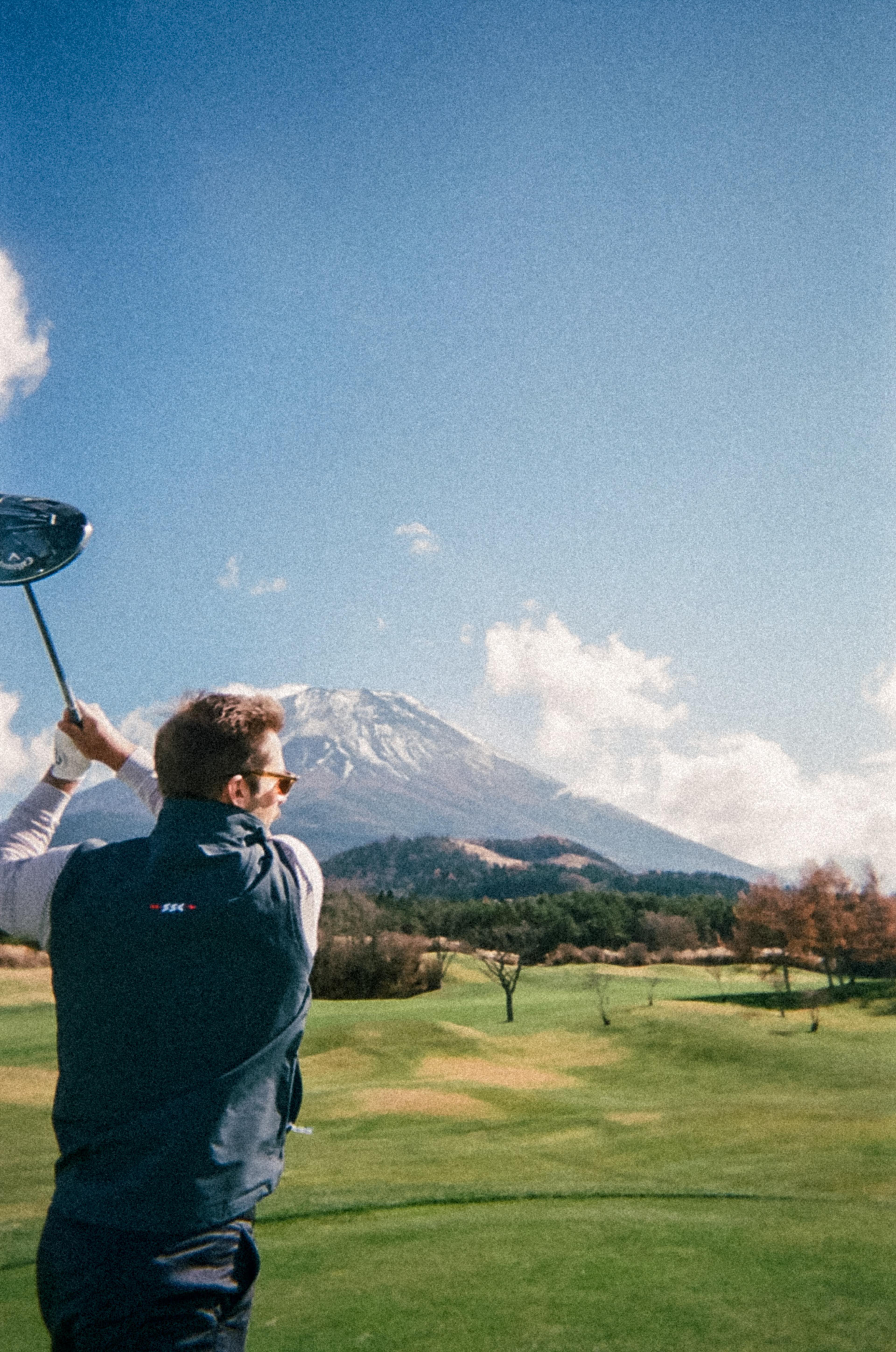 solo golfer with mt fuji backdrop