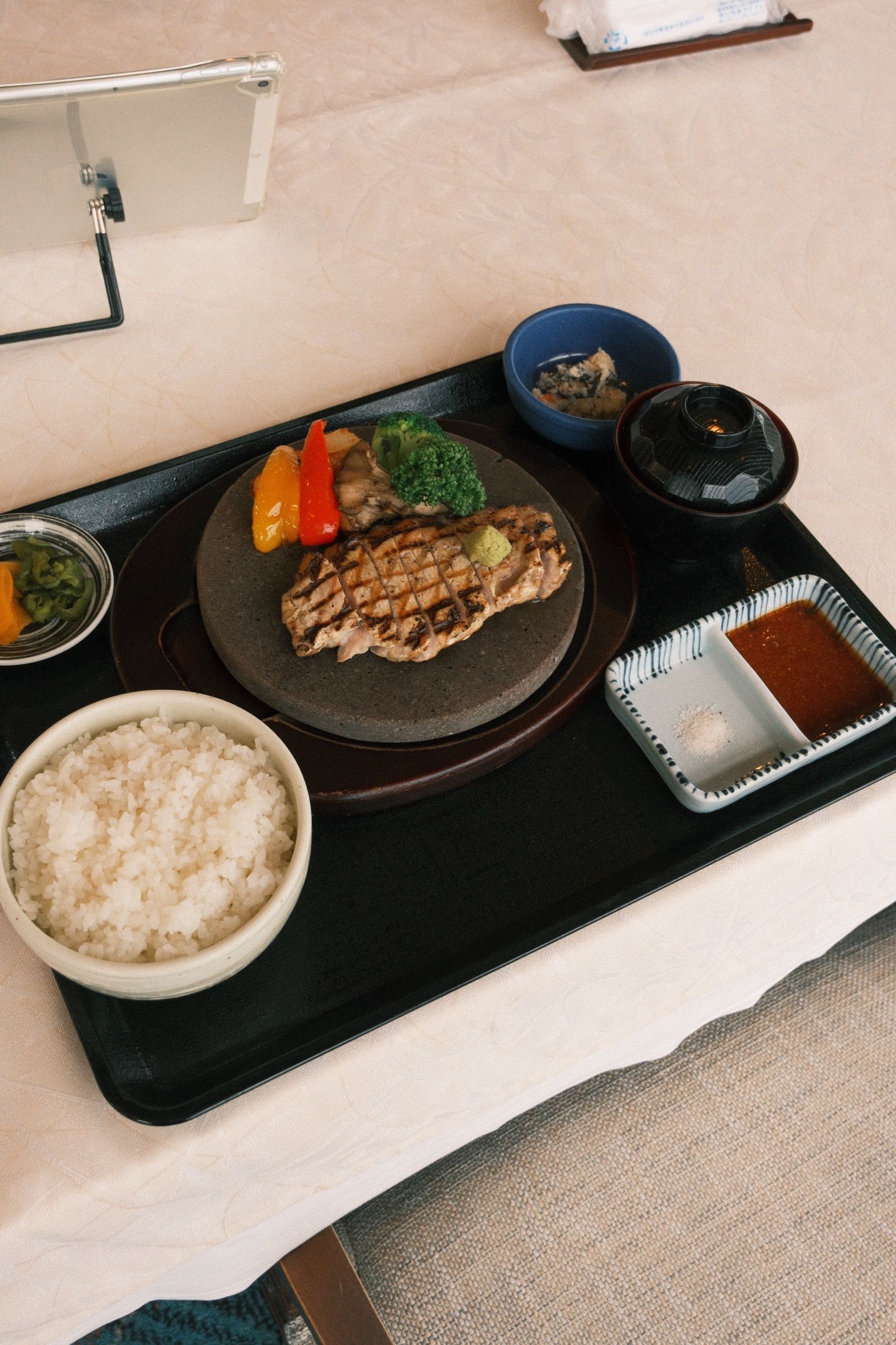 Stone-grilled steak lunch set in the Fuji Classic dining room