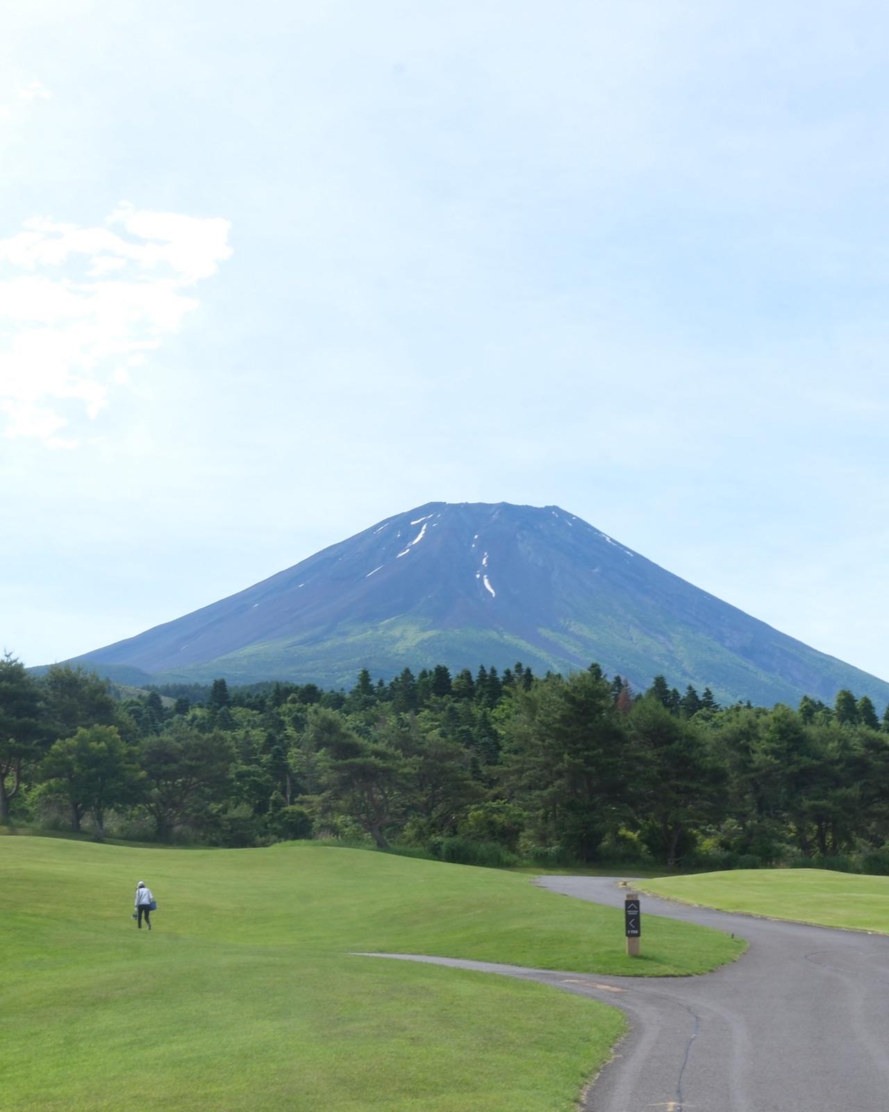 Mt. Fuji rising over the opening hole at Fuji Classic, Yamanashi