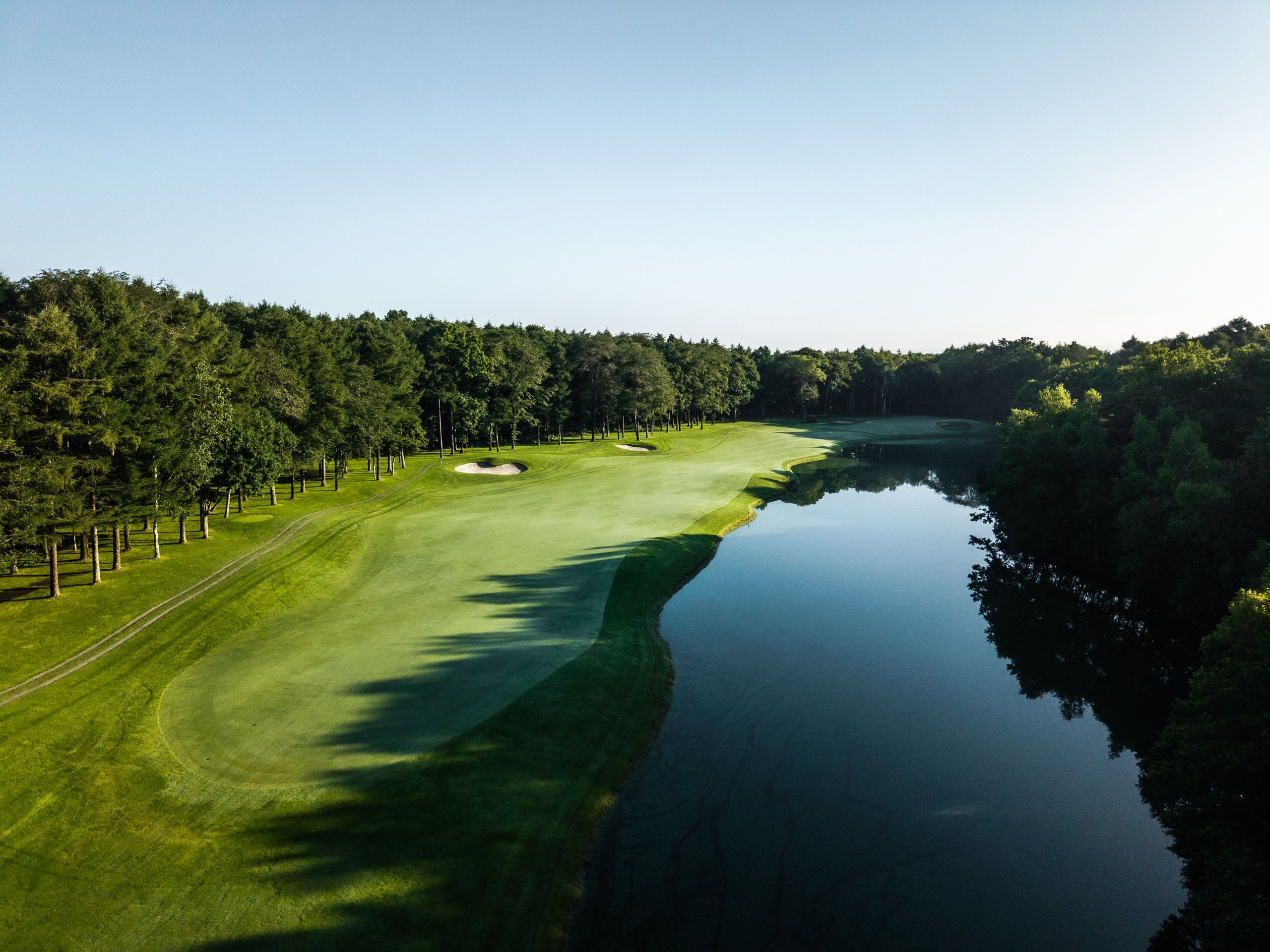 Katsura Golf Club — fairway running along the water, Tomakomai, Hokkaidō