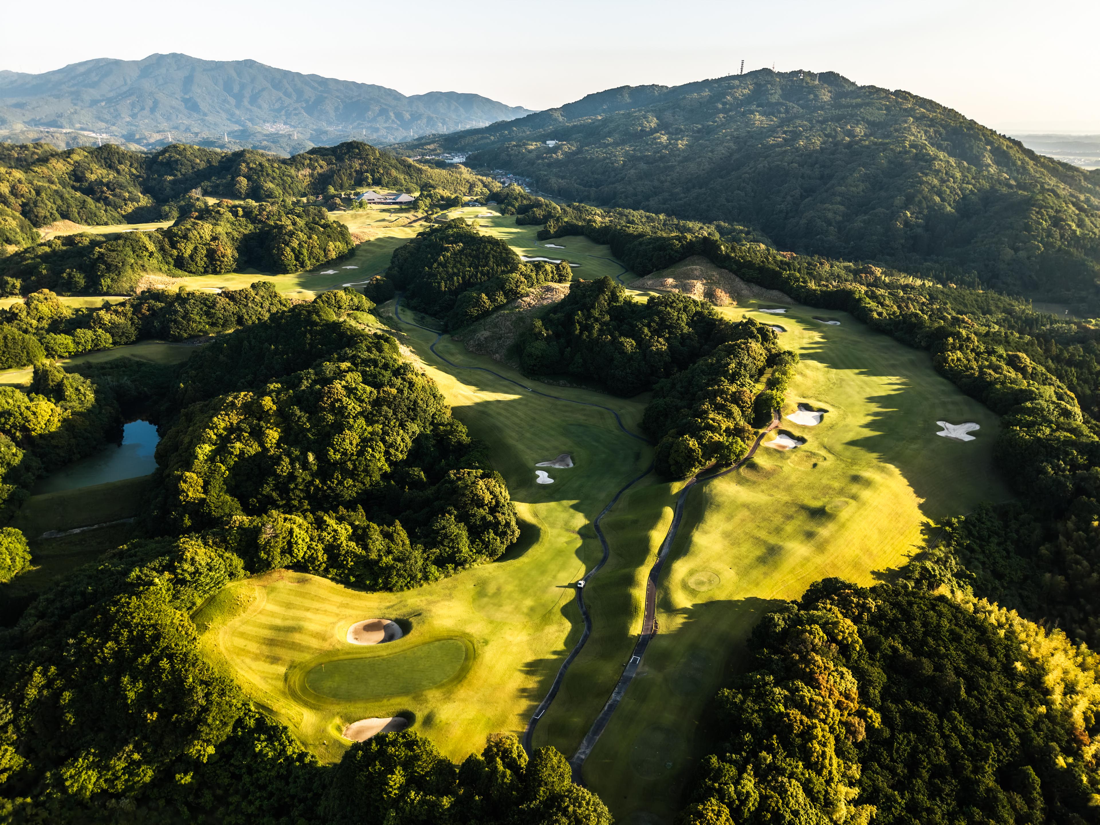 Tsu Country Club — parkland and bunkering (Mie, Japan)