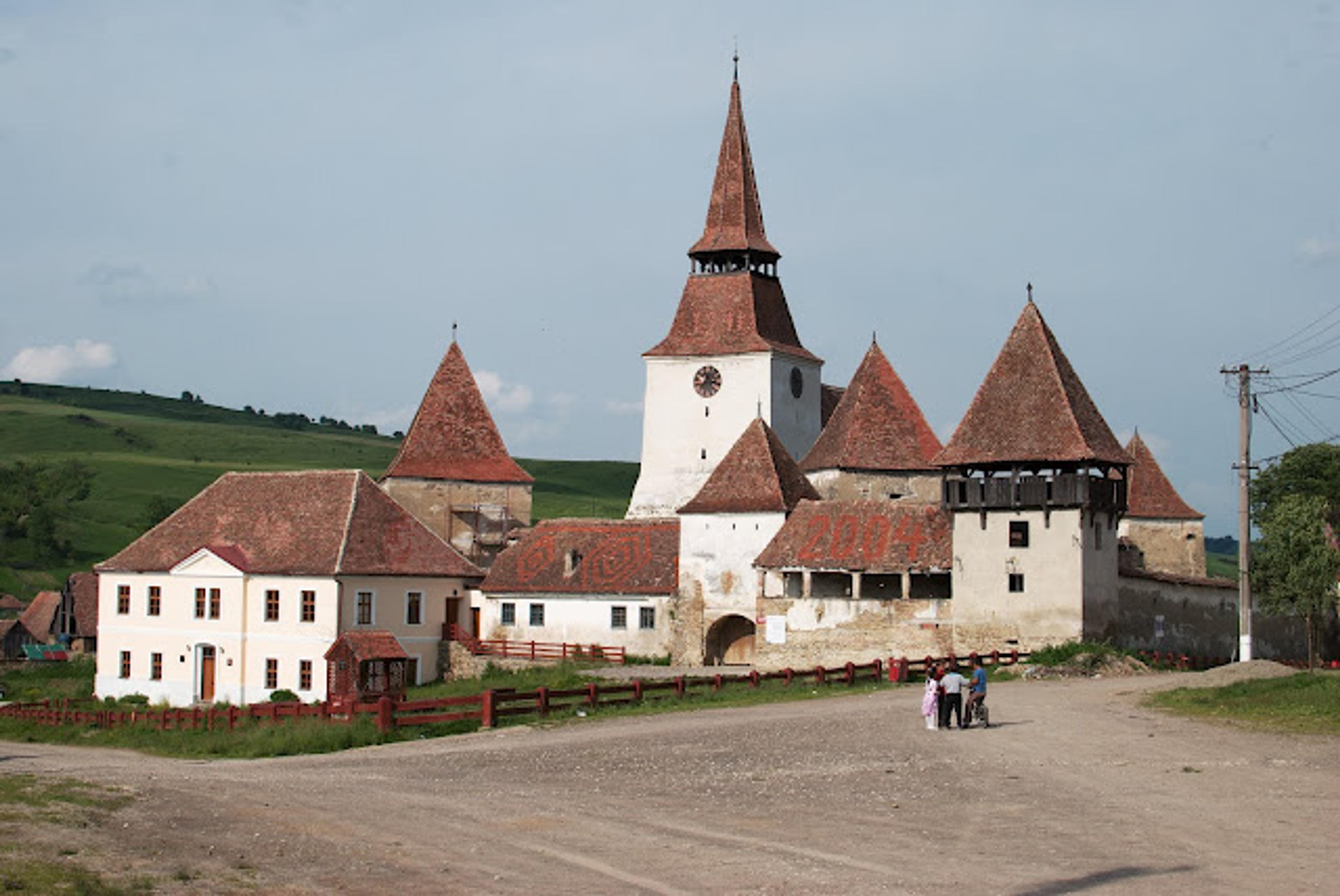 Plimbare pe drumul de strajă al cetății din Archita