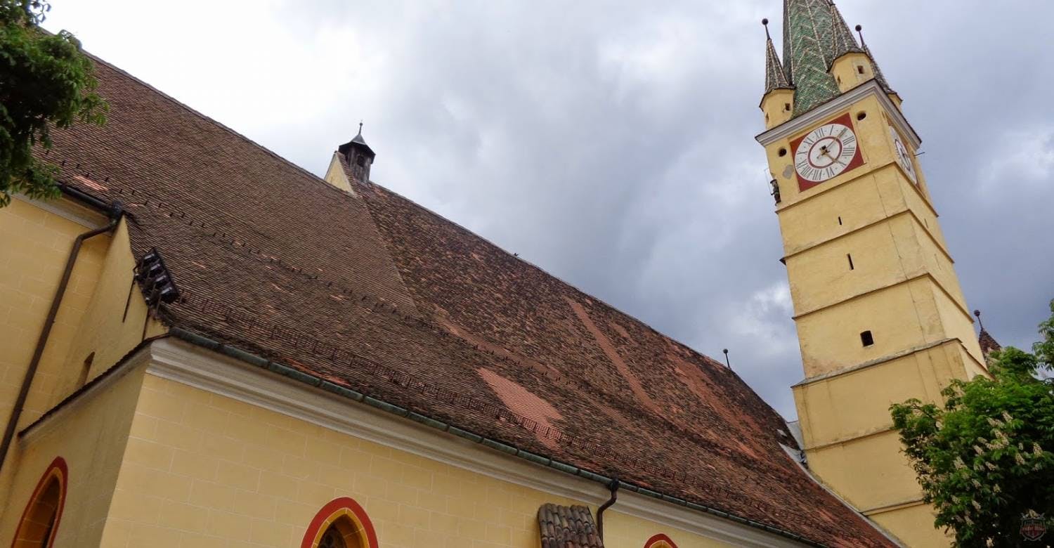 Biserica Sfânta Margareta și Turnul Trompeților
