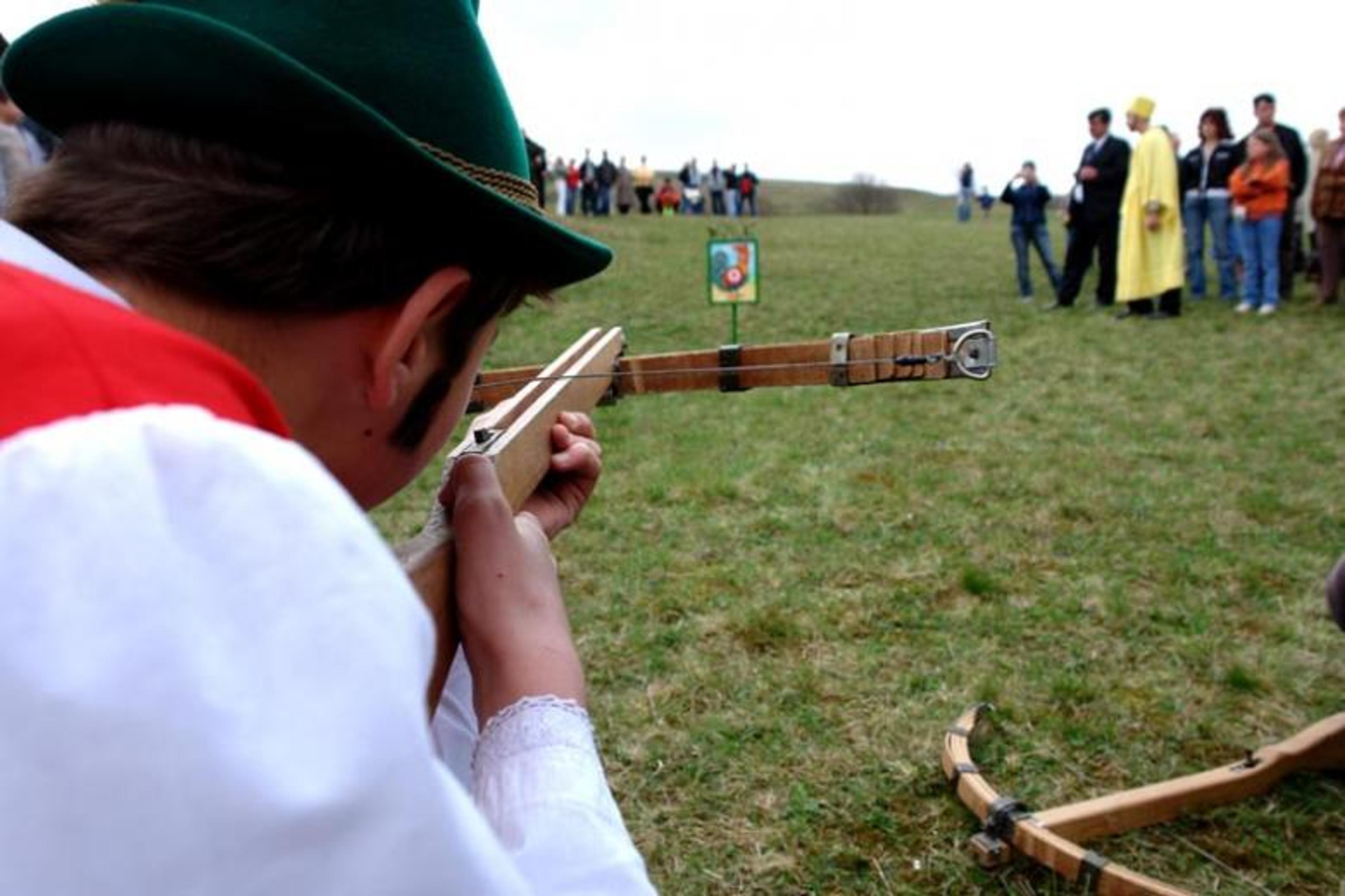 "Impuscatul cocosului" de la Apata, un festival vechi de peste 400 de ani